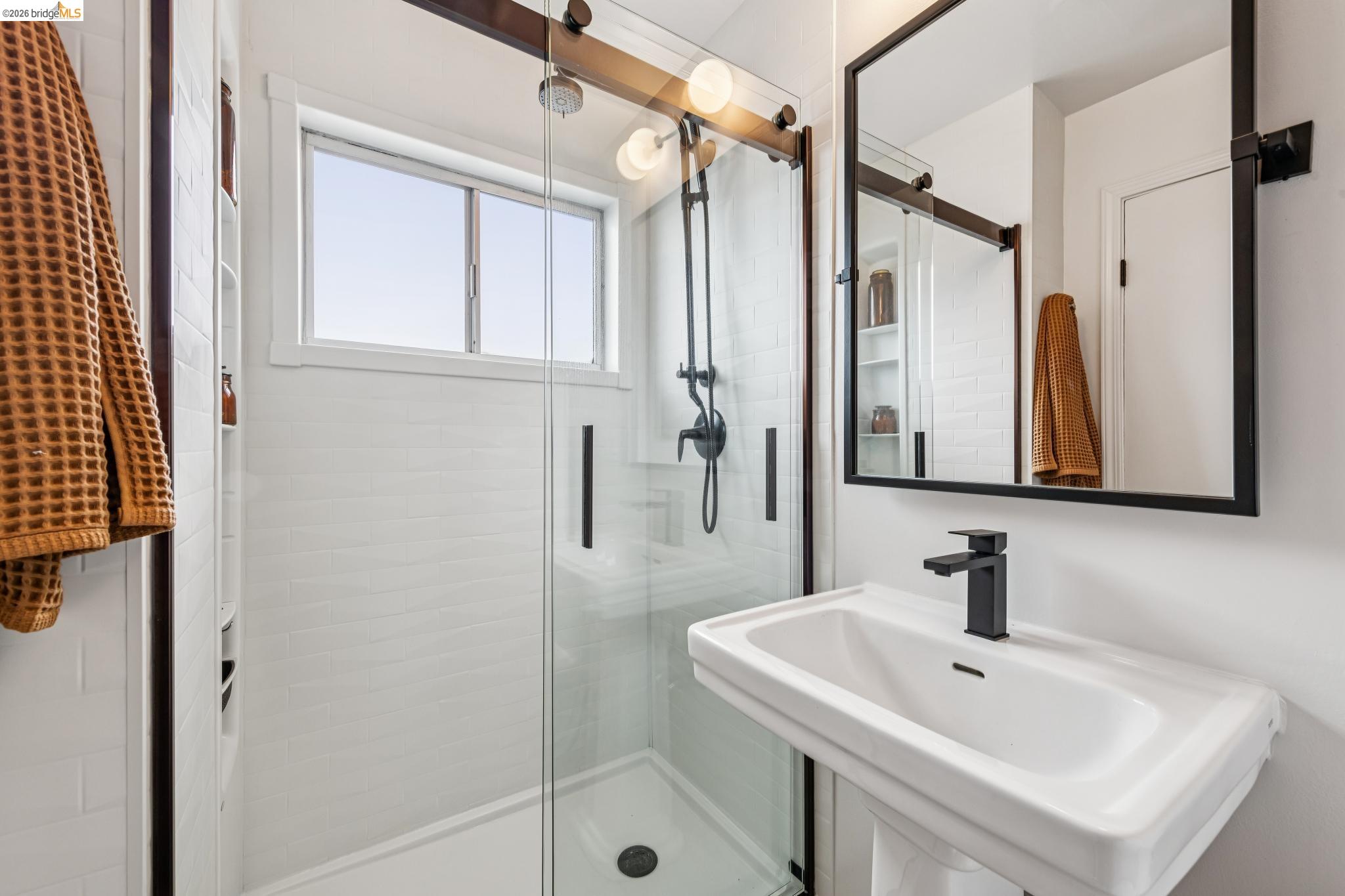 Detail Gallery Image 19 of 60 For 341 Rishell Dr, Oakland,  CA 94619 - 3 Beds | 2/1 Baths