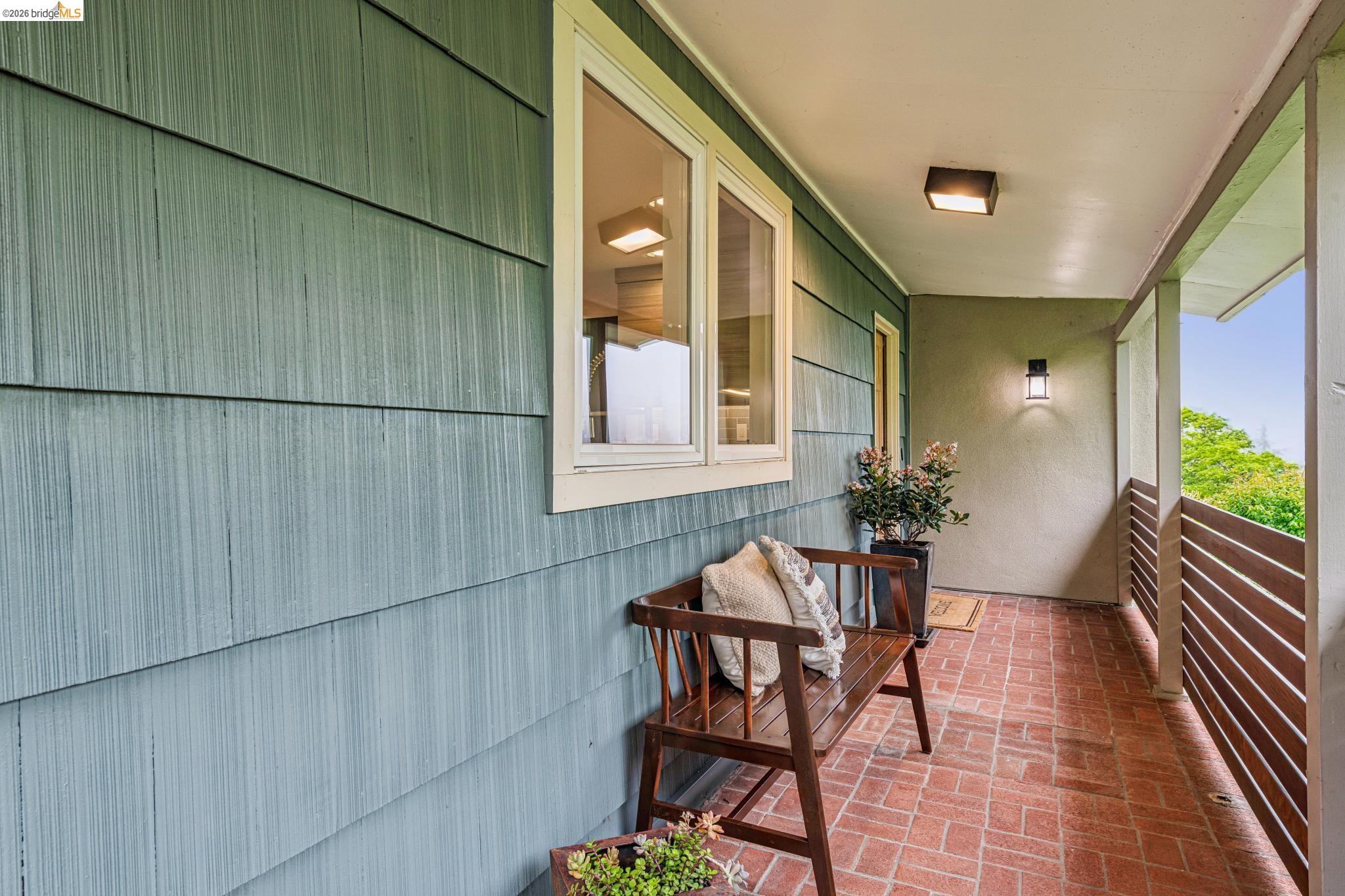 Detail Gallery Image 3 of 60 For 341 Rishell Dr, Oakland,  CA 94619 - 3 Beds | 2/1 Baths