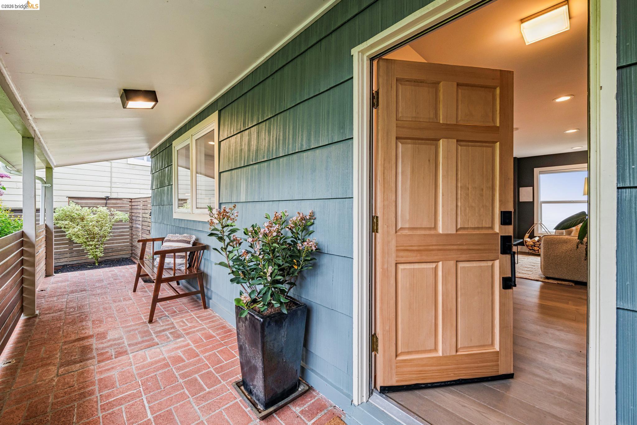 Detail Gallery Image 4 of 60 For 341 Rishell Dr, Oakland,  CA 94619 - 3 Beds | 2/1 Baths
