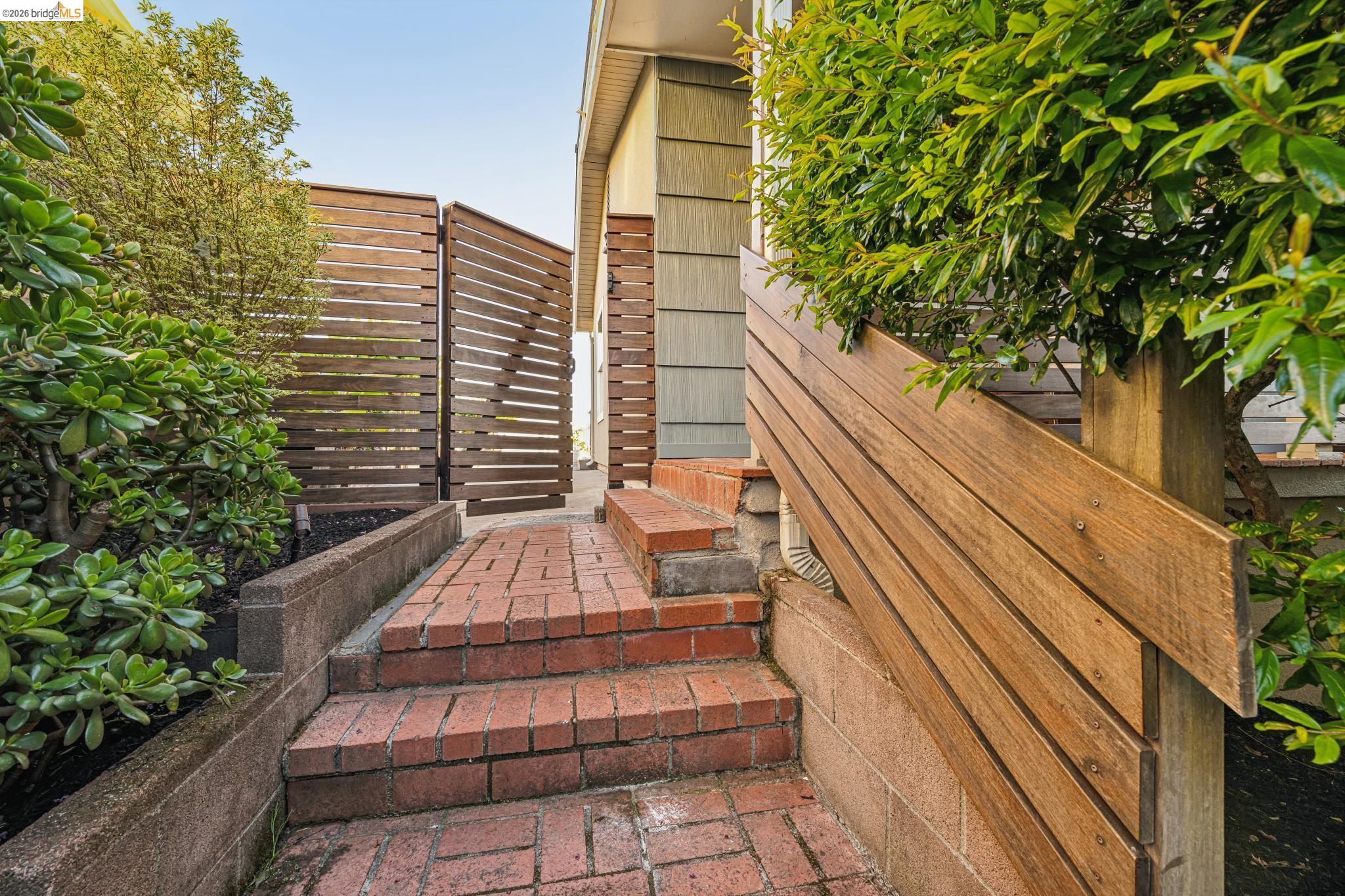 Detail Gallery Image 36 of 60 For 341 Rishell Dr, Oakland,  CA 94619 - 3 Beds | 2/1 Baths