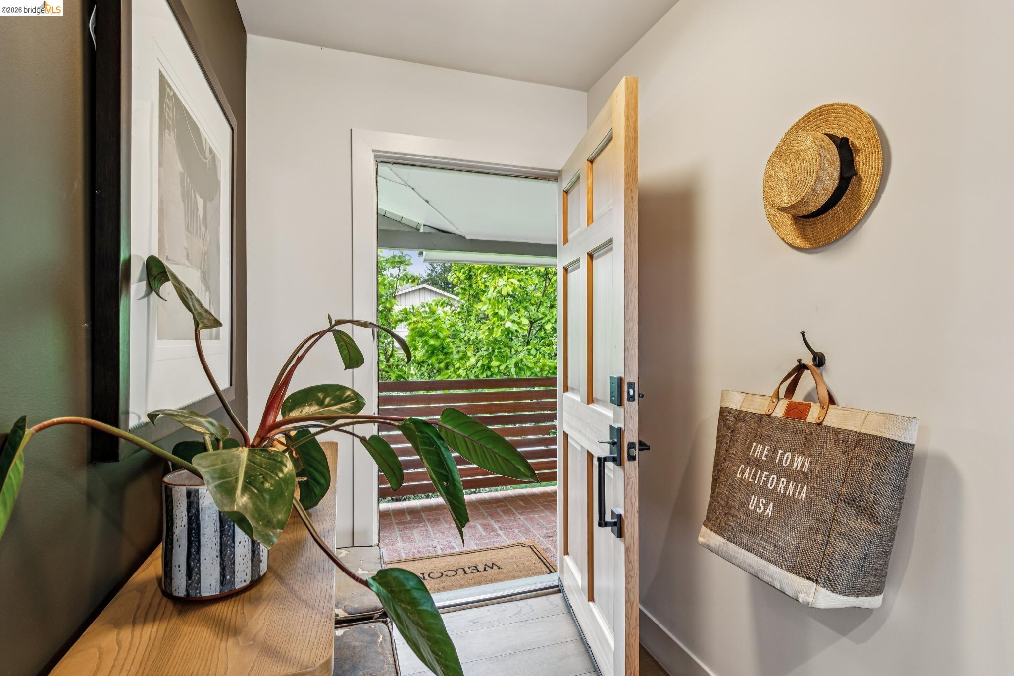 Detail Gallery Image 5 of 60 For 341 Rishell Dr, Oakland,  CA 94619 - 3 Beds | 2/1 Baths