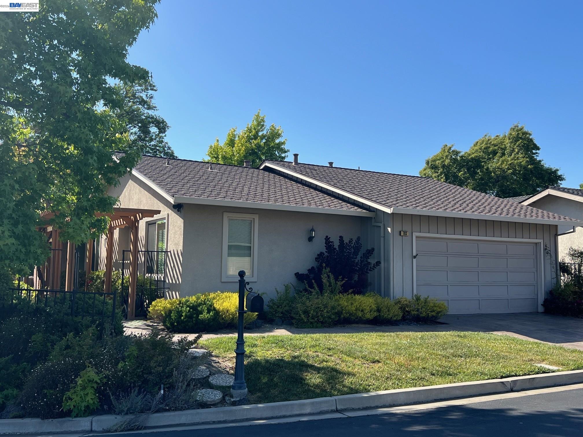 Detail Gallery Image 2 of 29 For 703 Paradise Valley Ct, Danville,  CA 94526 - 4 Beds | 2 Baths