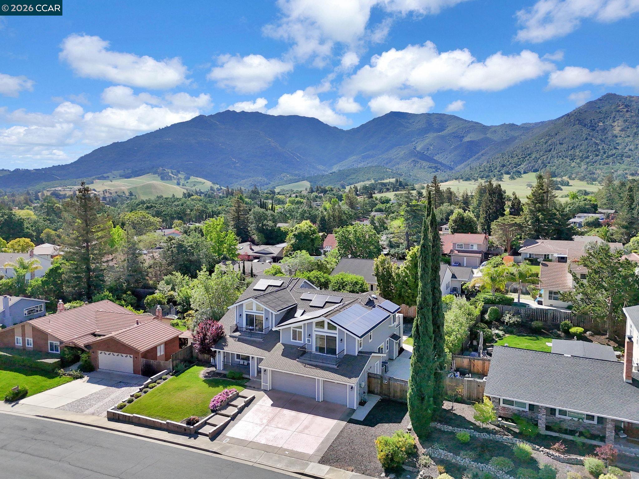 Detail Gallery Image 2 of 52 For 367 Mt Washington Way, Clayton,  CA 94517 - 4 Beds | 4 Baths