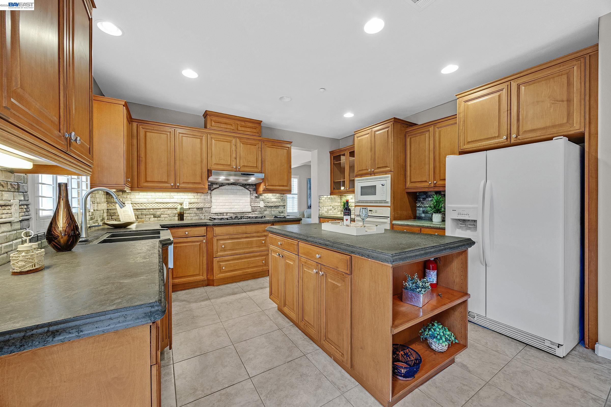 Detail Gallery Image 22 of 60 For 1869 Tarragon Dr, Brentwood,  CA 94513 - 5 Beds | 4 Baths