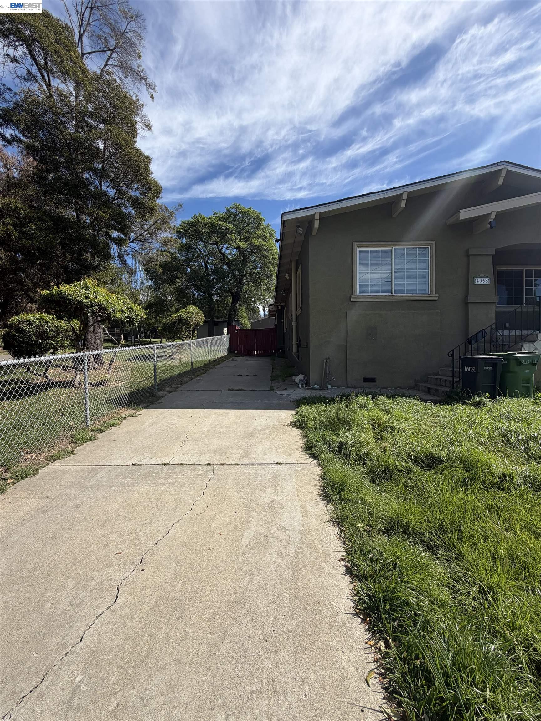 Detail Gallery Image 2 of 16 For 4058 Edwards Ave, Oakland,  CA 94605 - 3 Beds | 2 Baths