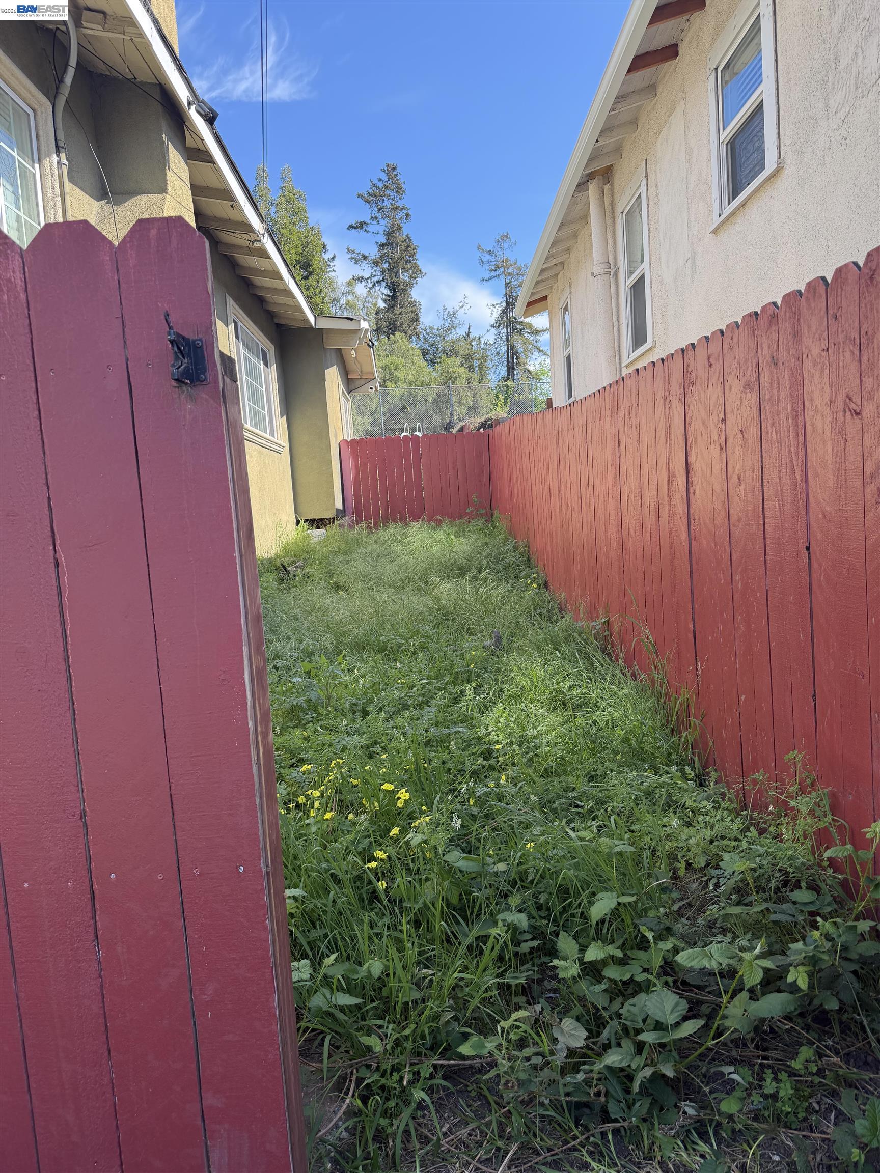 Detail Gallery Image 3 of 16 For 4058 Edwards Ave, Oakland,  CA 94605 - 3 Beds | 2 Baths