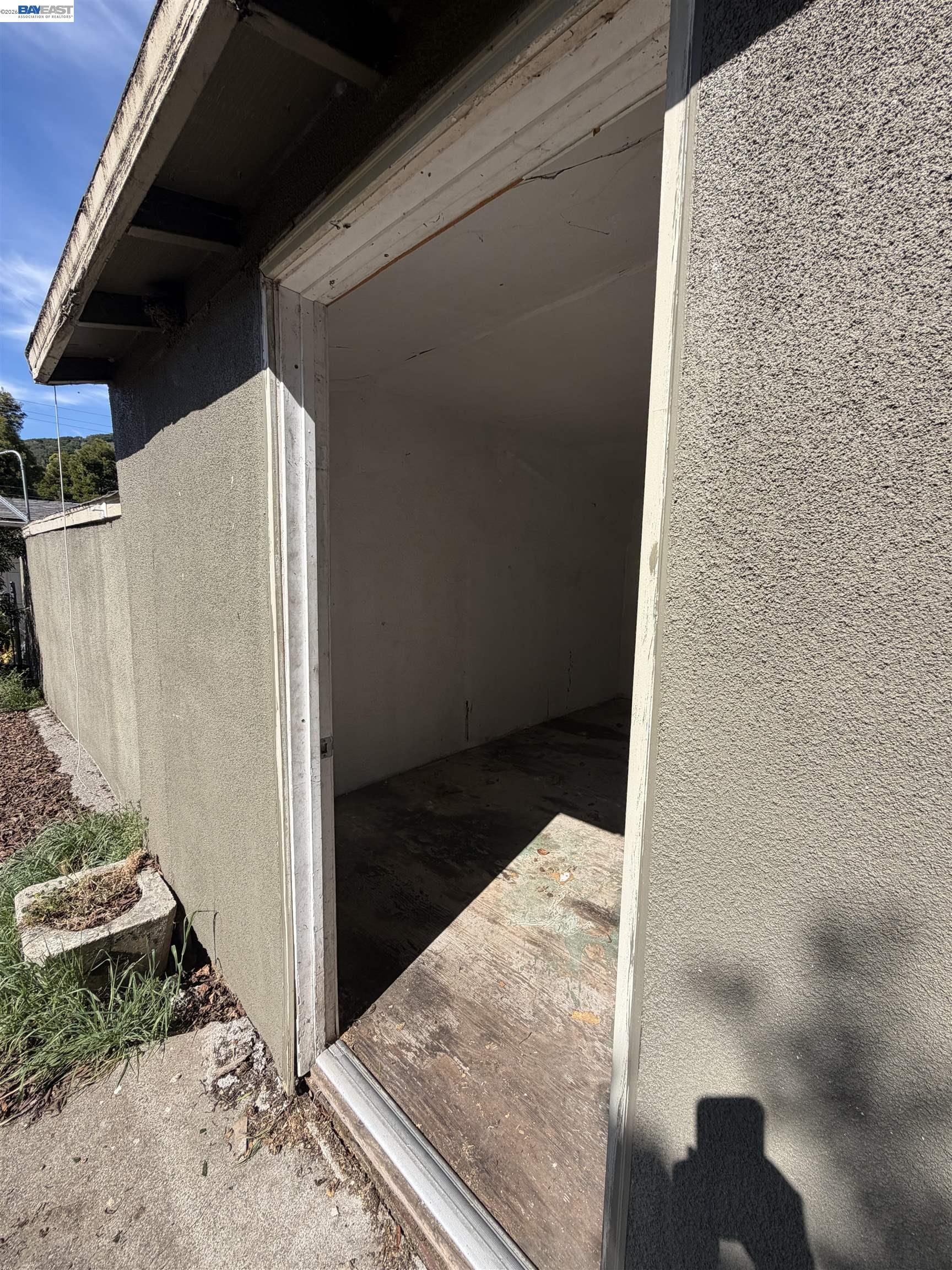 Detail Gallery Image 4 of 16 For 4058 Edwards Ave, Oakland,  CA 94605 - 3 Beds | 2 Baths