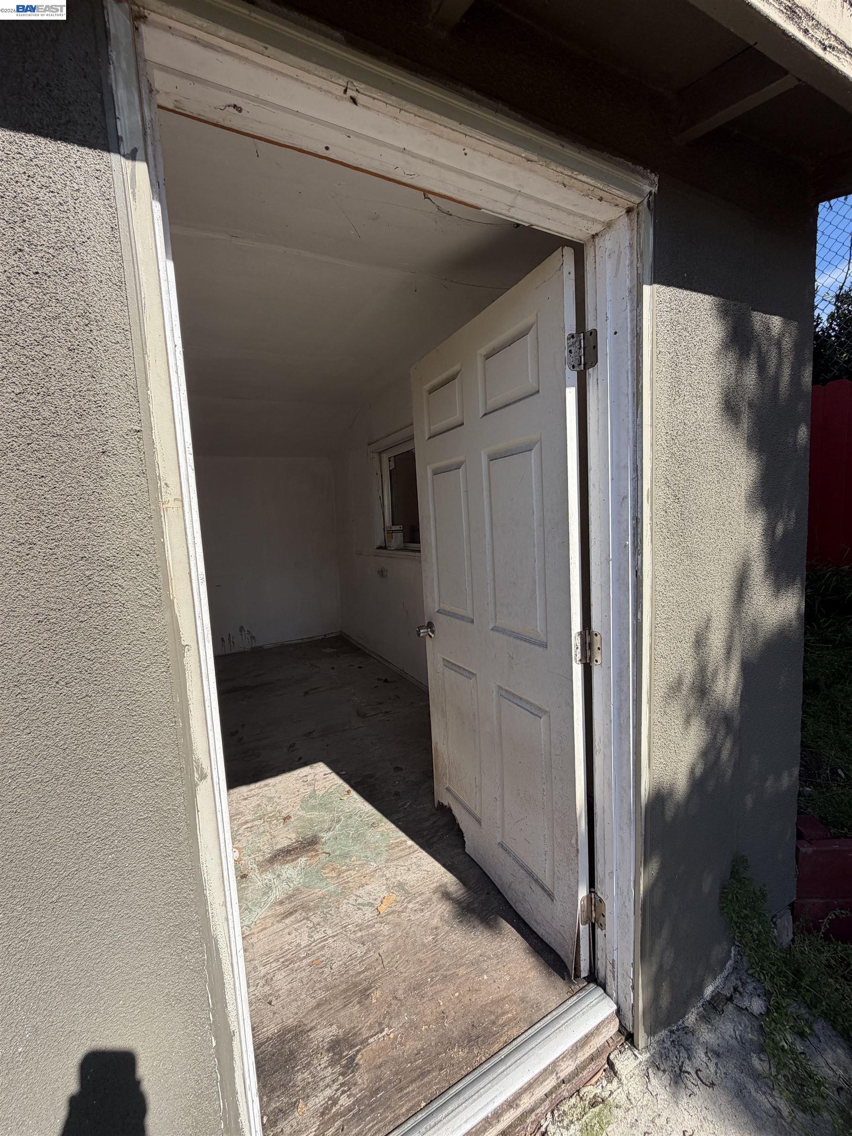 Detail Gallery Image 5 of 16 For 4058 Edwards Ave, Oakland,  CA 94605 - 3 Beds | 2 Baths