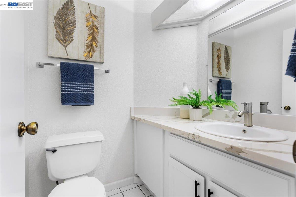 Detail Gallery Image 14 of 49 For 18786 Sydney Cir, Castro Valley,  CA 94546 - 4 Beds | 2/1 Baths