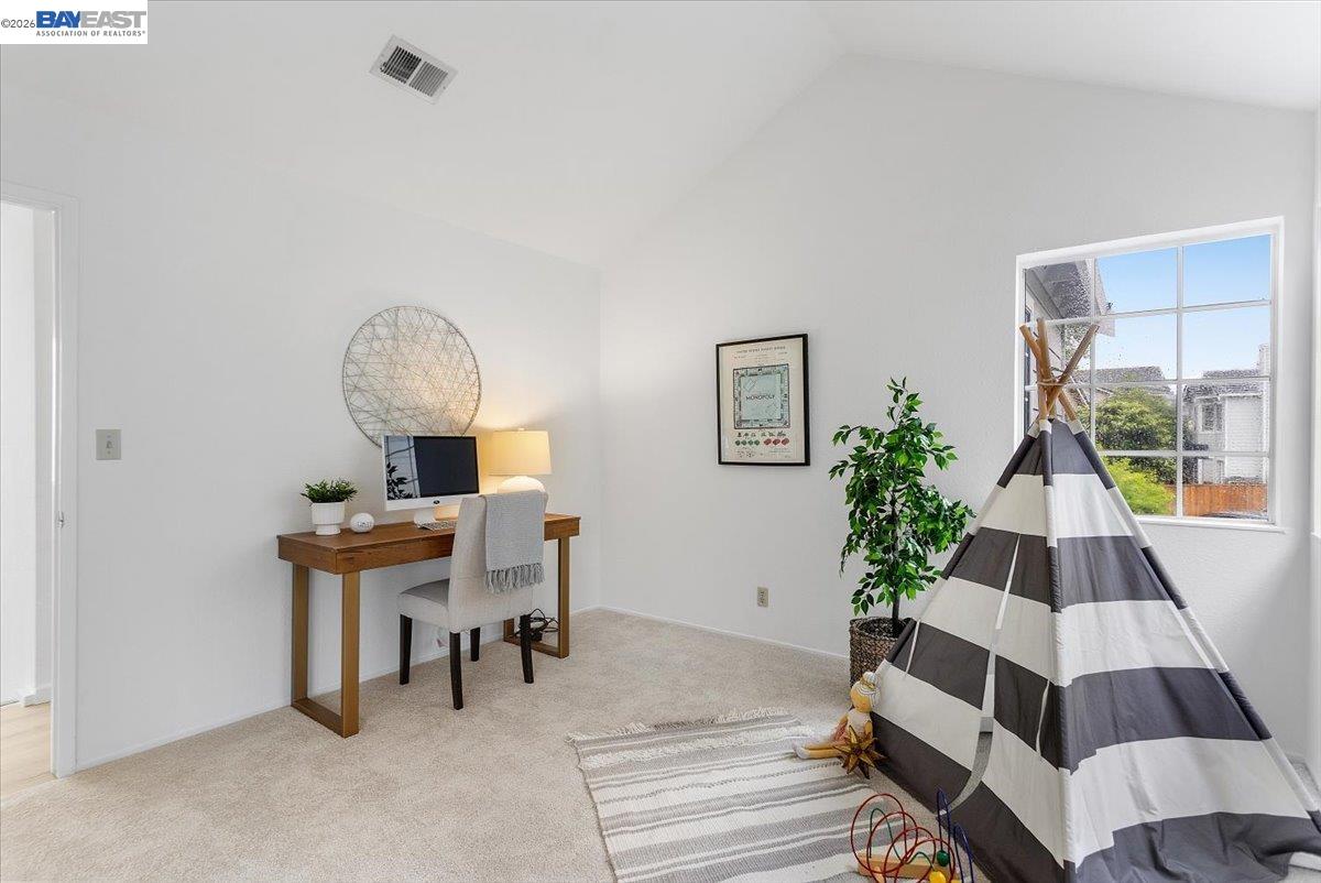 Detail Gallery Image 16 of 49 For 18786 Sydney Cir, Castro Valley,  CA 94546 - 4 Beds | 2/1 Baths