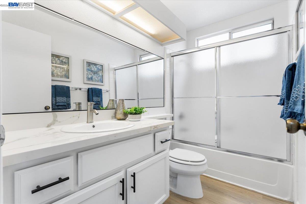 Detail Gallery Image 25 of 49 For 18786 Sydney Cir, Castro Valley,  CA 94546 - 4 Beds | 2/1 Baths