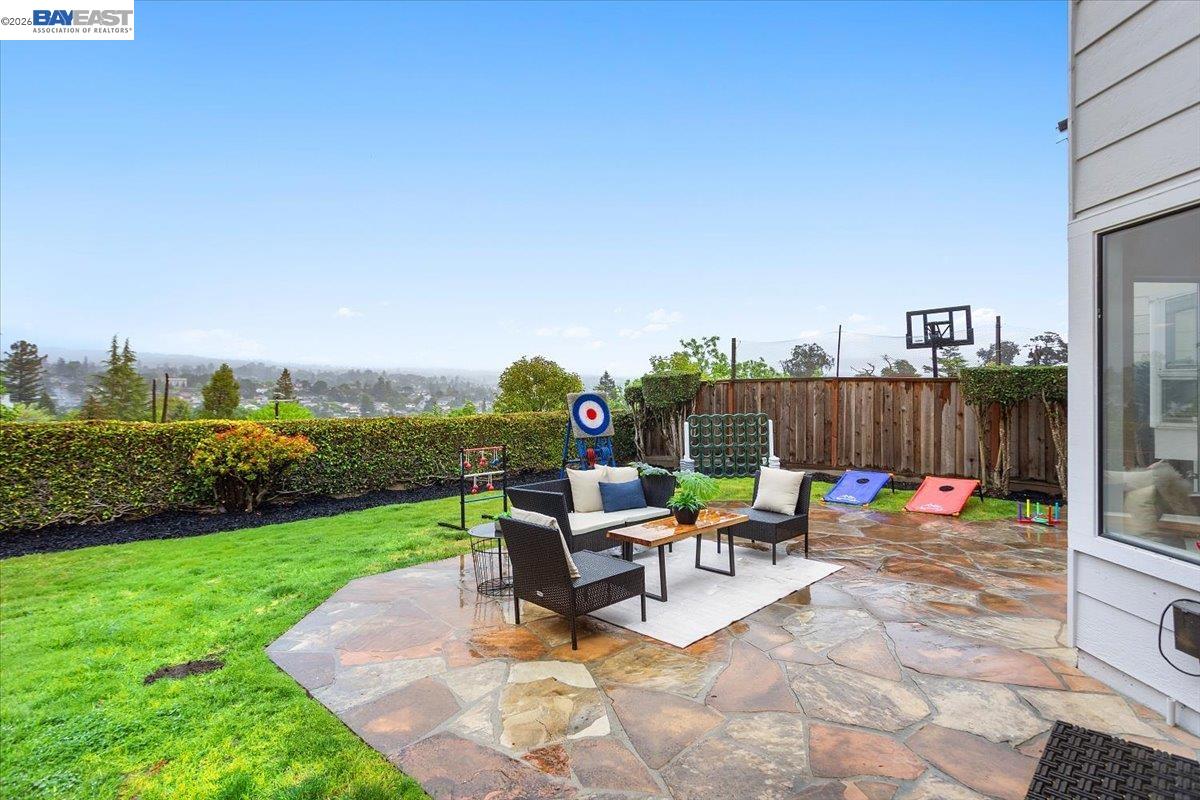 Detail Gallery Image 30 of 49 For 18786 Sydney Cir, Castro Valley,  CA 94546 - 4 Beds | 2/1 Baths