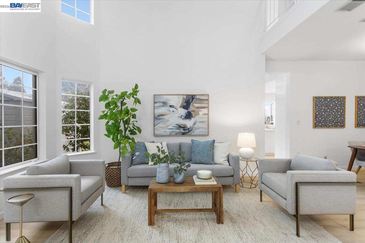 Detail Gallery Image 4 of 49 For 18786 Sydney Cir, Castro Valley,  CA 94546 - 4 Beds | 2/1 Baths