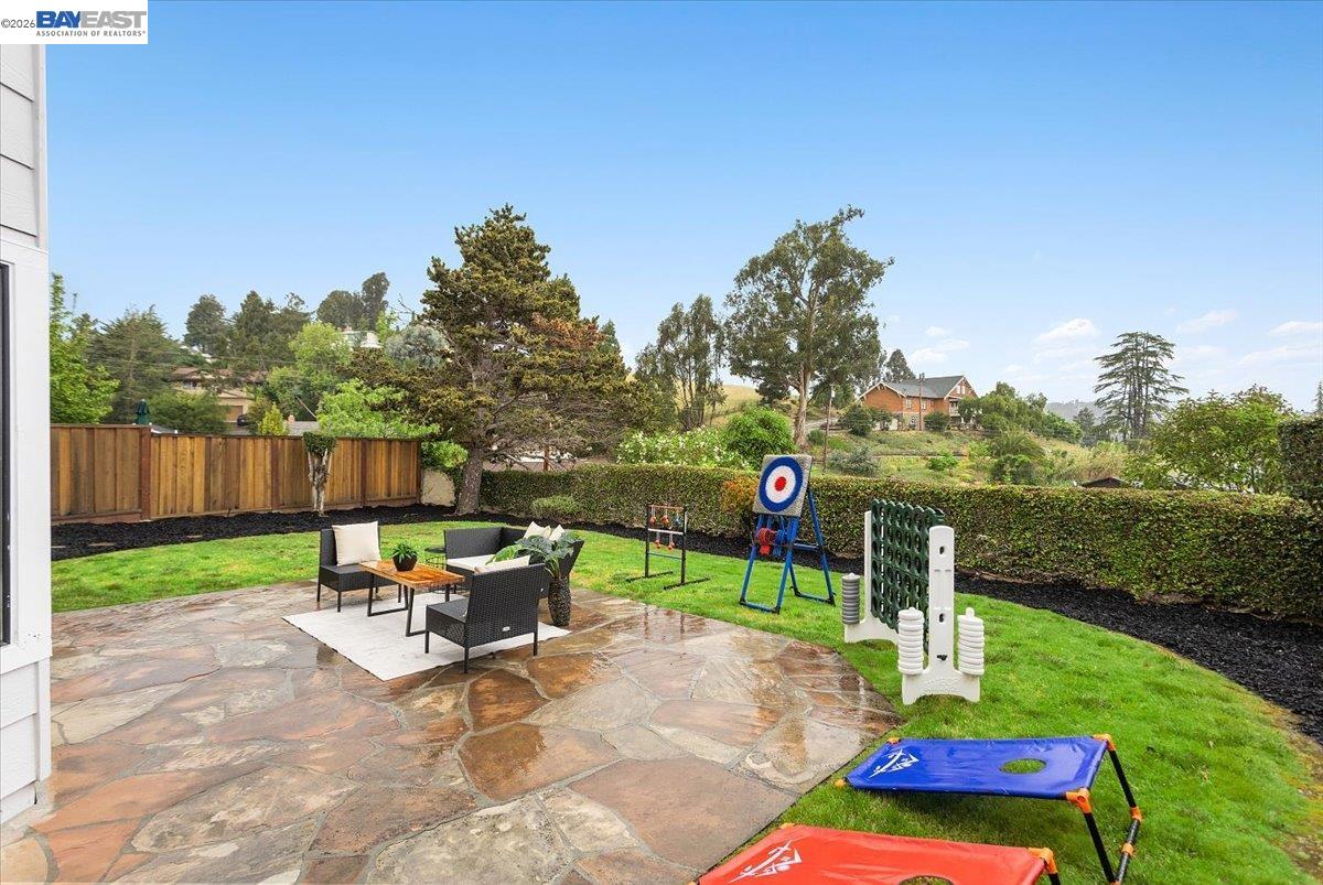 Detail Gallery Image 32 of 49 For 18786 Sydney Cir, Castro Valley,  CA 94546 - 4 Beds | 2/1 Baths