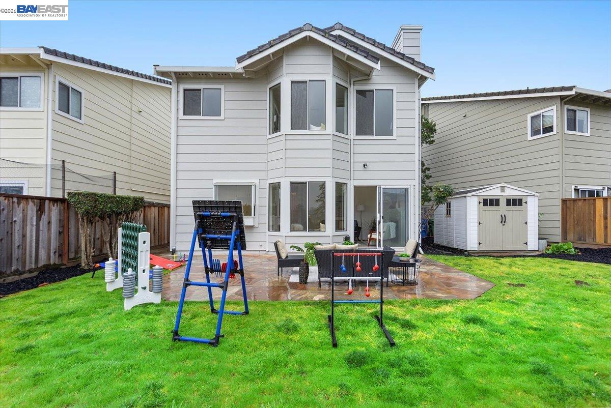 Detail Gallery Image 34 of 49 For 18786 Sydney Cir, Castro Valley,  CA 94546 - 4 Beds | 2/1 Baths