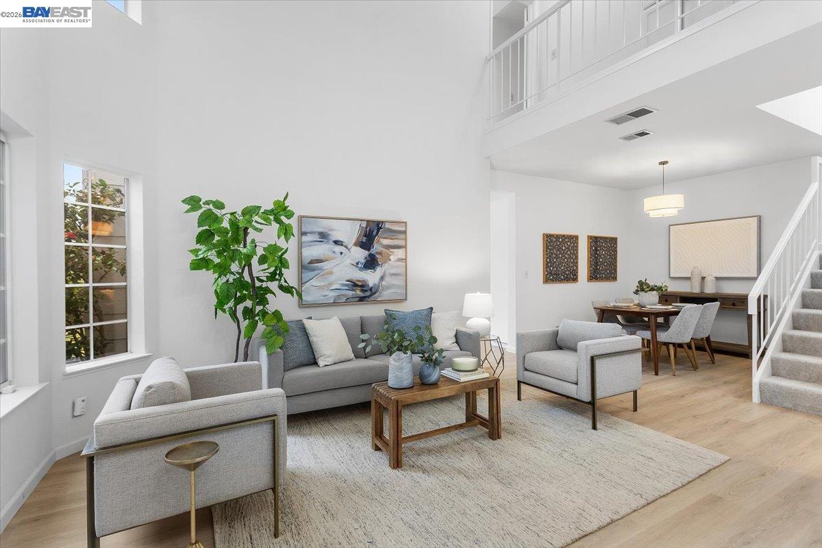 Detail Gallery Image 5 of 49 For 18786 Sydney Cir, Castro Valley,  CA 94546 - 4 Beds | 2/1 Baths