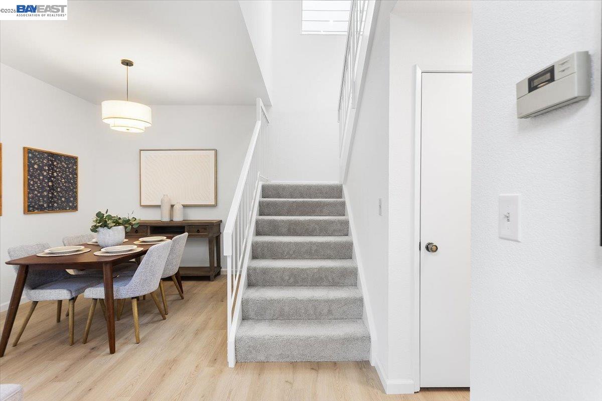 Detail Gallery Image 6 of 49 For 18786 Sydney Cir, Castro Valley,  CA 94546 - 4 Beds | 2/1 Baths