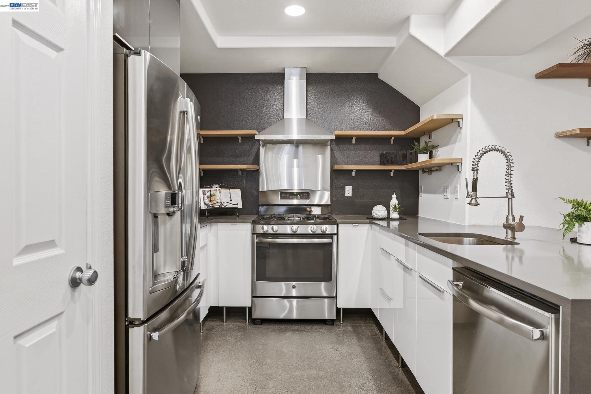 Detail Gallery Image 13 of 54 For 538 Citadelle Ln, San Jose,  CA 95116 - 3 Beds | 2/1 Baths