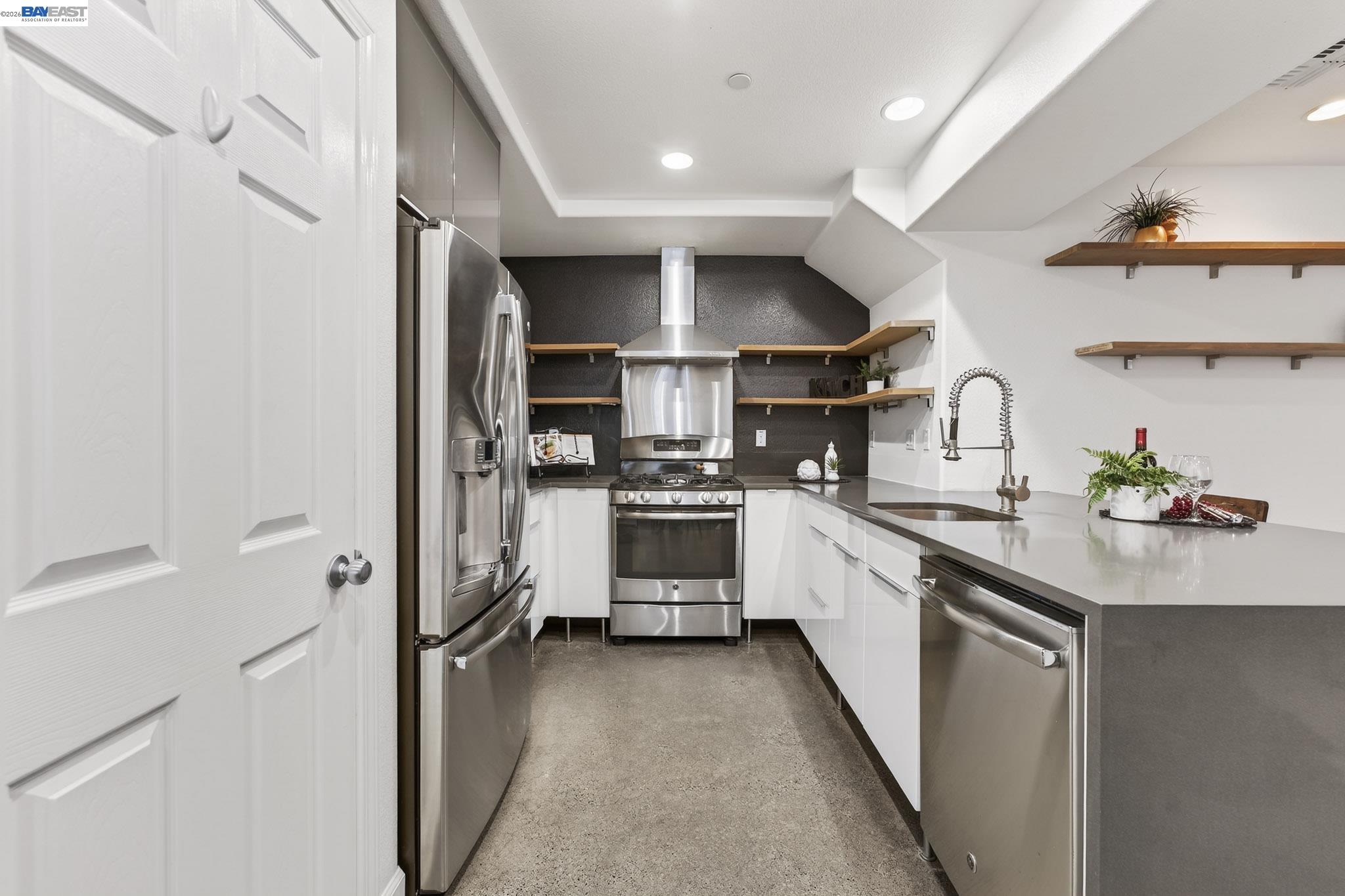 Detail Gallery Image 14 of 54 For 538 Citadelle Ln, San Jose,  CA 95116 - 3 Beds | 2/1 Baths