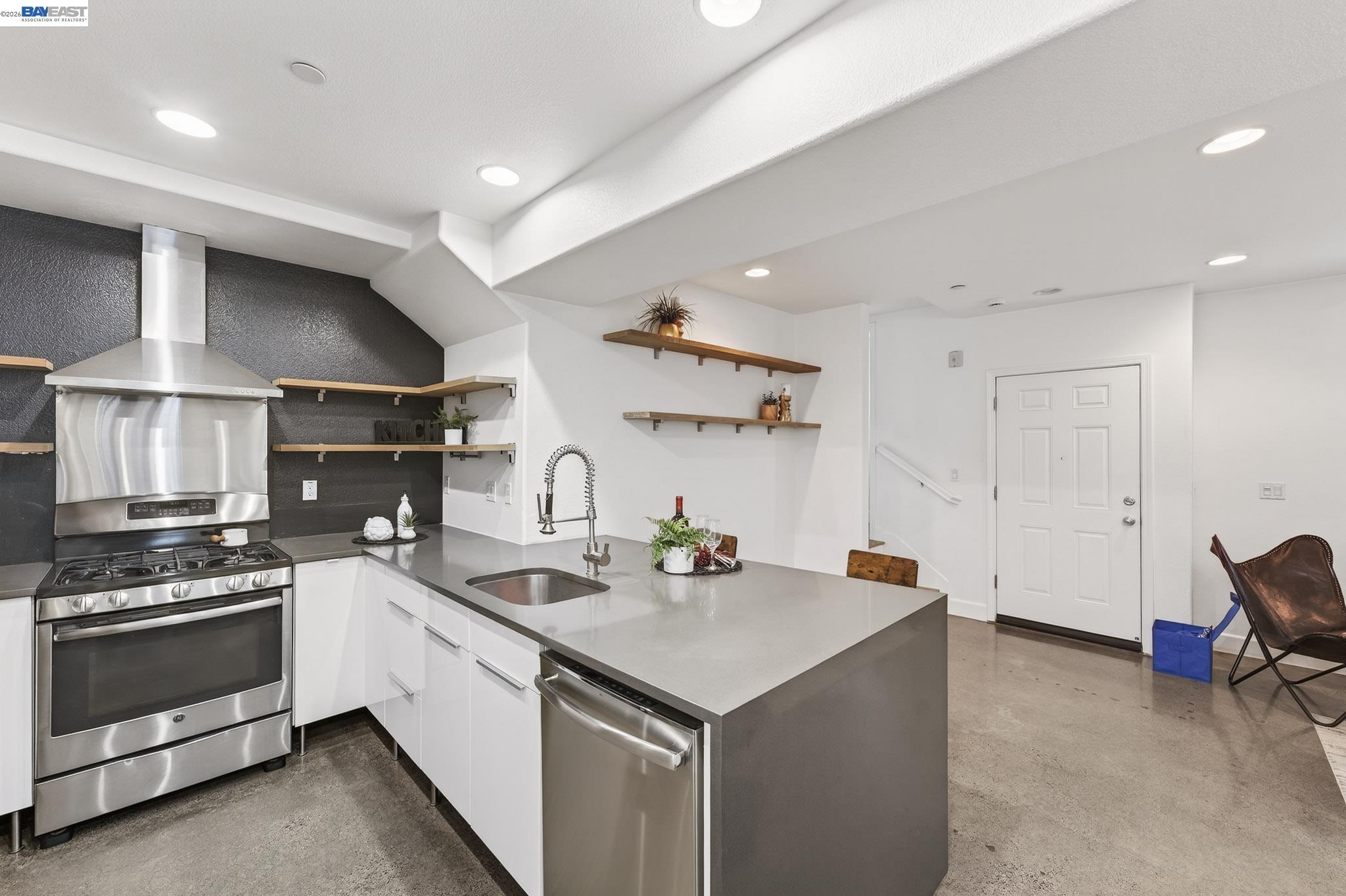 Detail Gallery Image 18 of 54 For 538 Citadelle Ln, San Jose,  CA 95116 - 3 Beds | 2/1 Baths