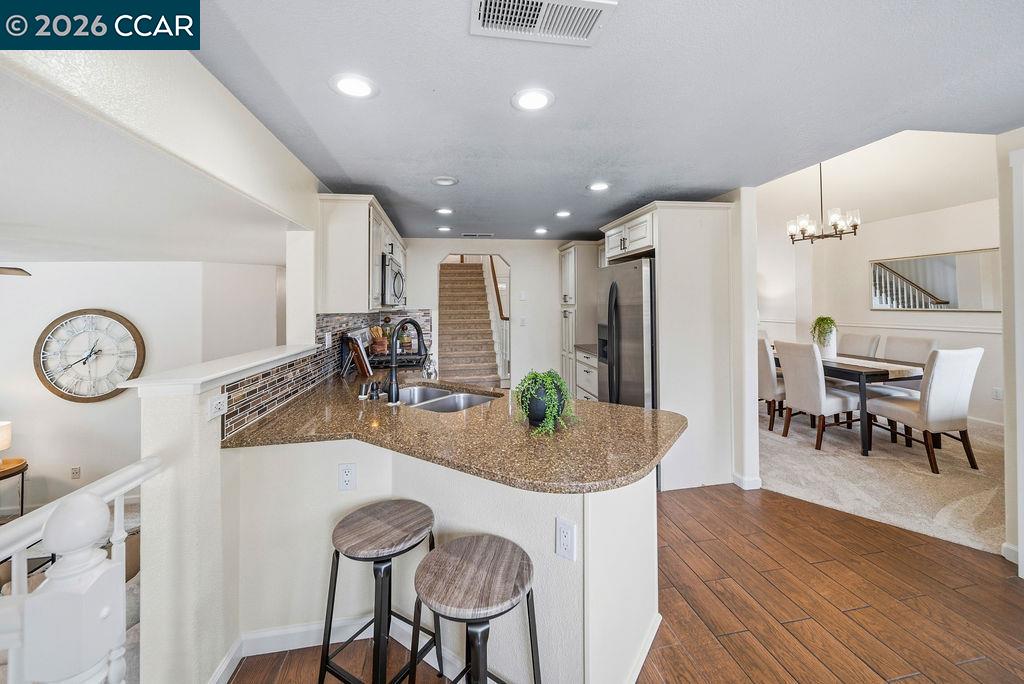 Detail Gallery Image 11 of 51 For 1520 Thistle Ct, Oakley,  CA 94561 - 5 Beds | 3 Baths