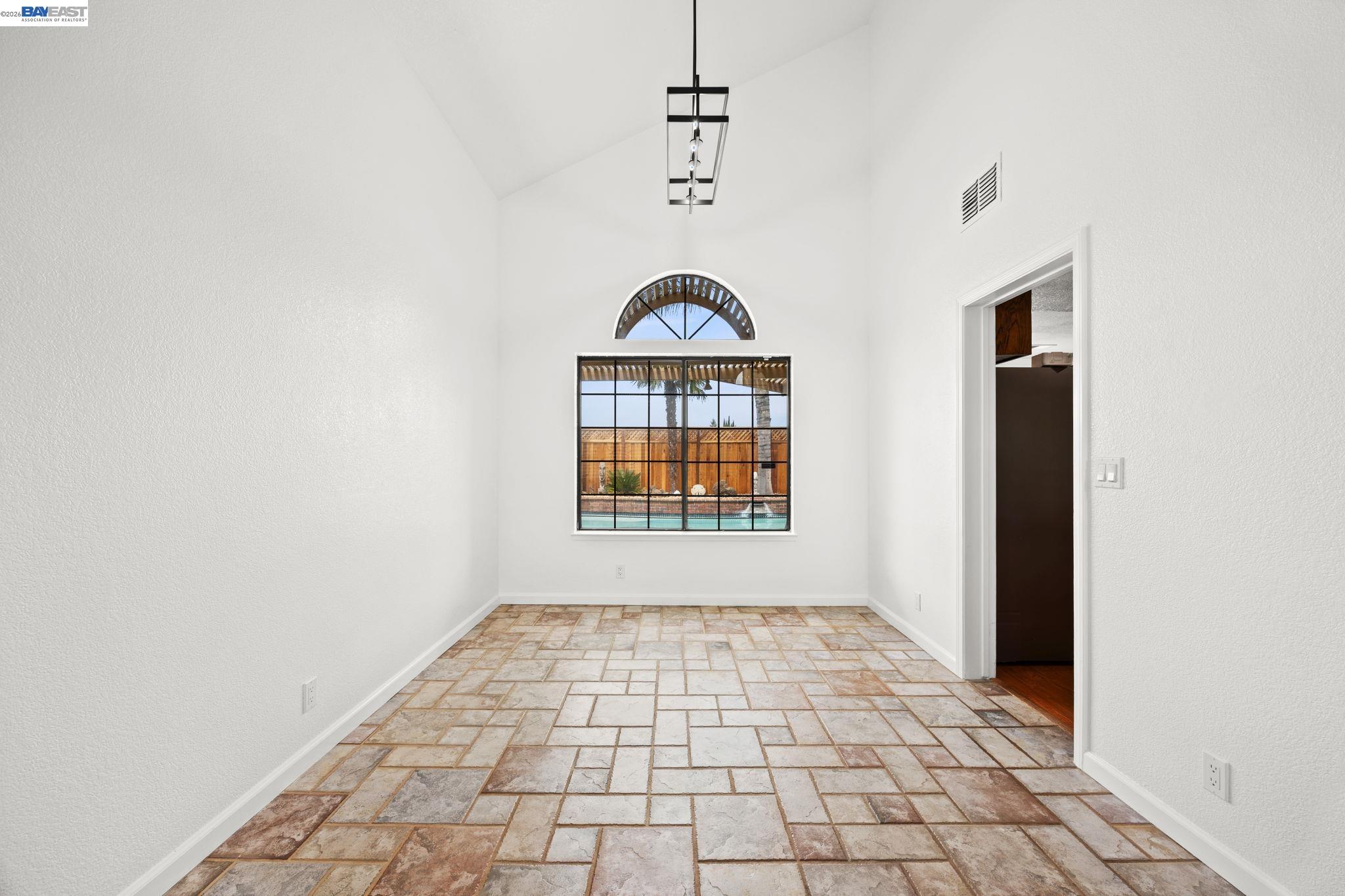 Detail Gallery Image 12 of 33 For 1781 Summertime, Tracy,  CA 95376 - 4 Beds | 2/1 Baths