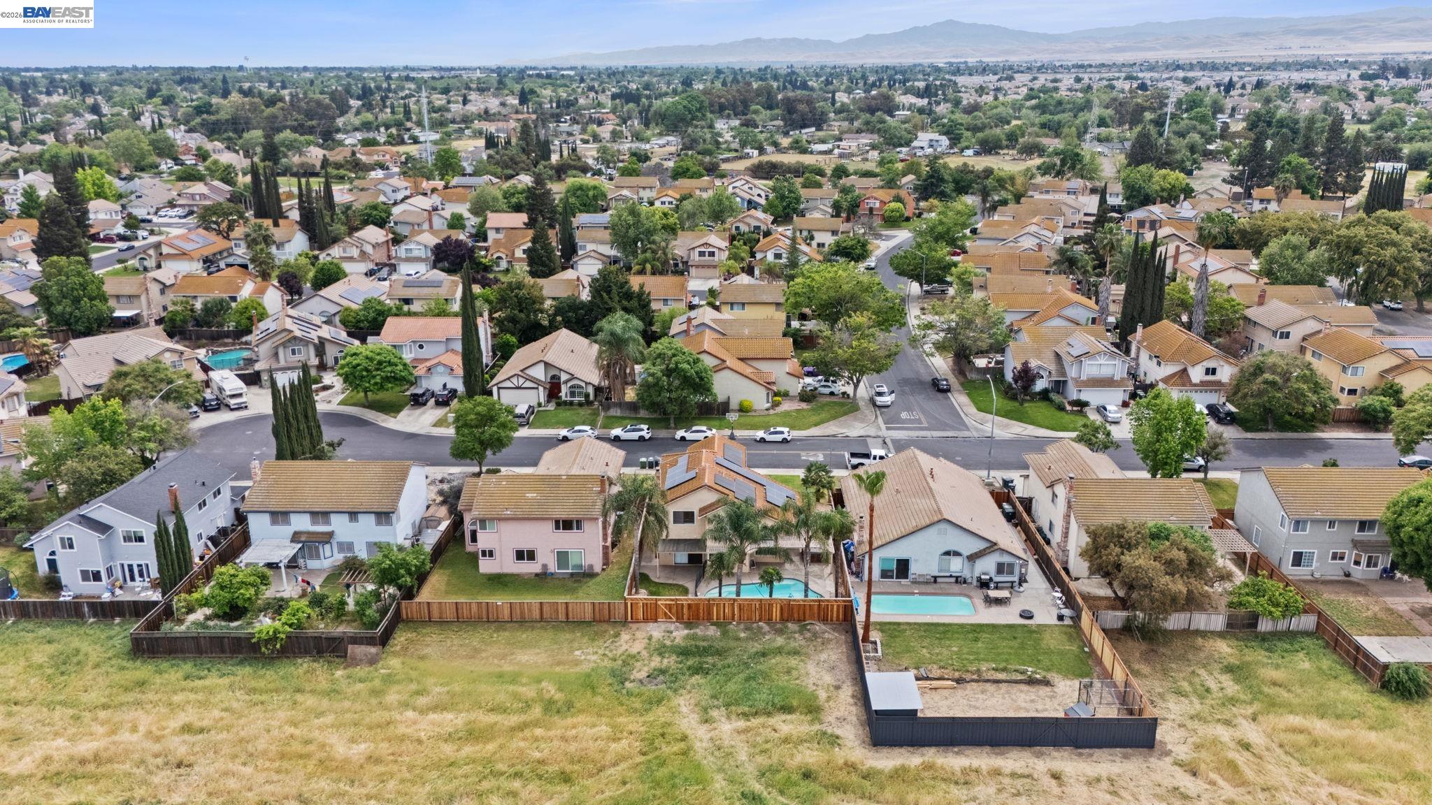 Detail Gallery Image 5 of 33 For 1781 Summertime, Tracy,  CA 95376 - 4 Beds | 2/1 Baths