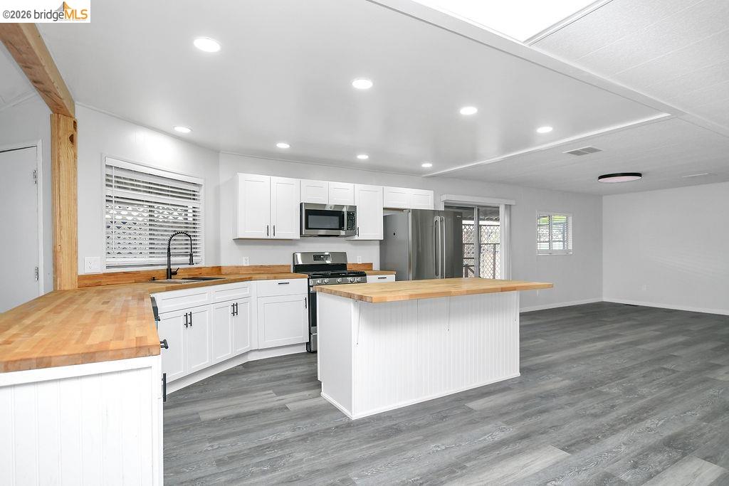 Detail Gallery Image 7 of 19 For 1 Mark Lane, Antioch,  CA 94509 - 2 Beds | 2 Baths