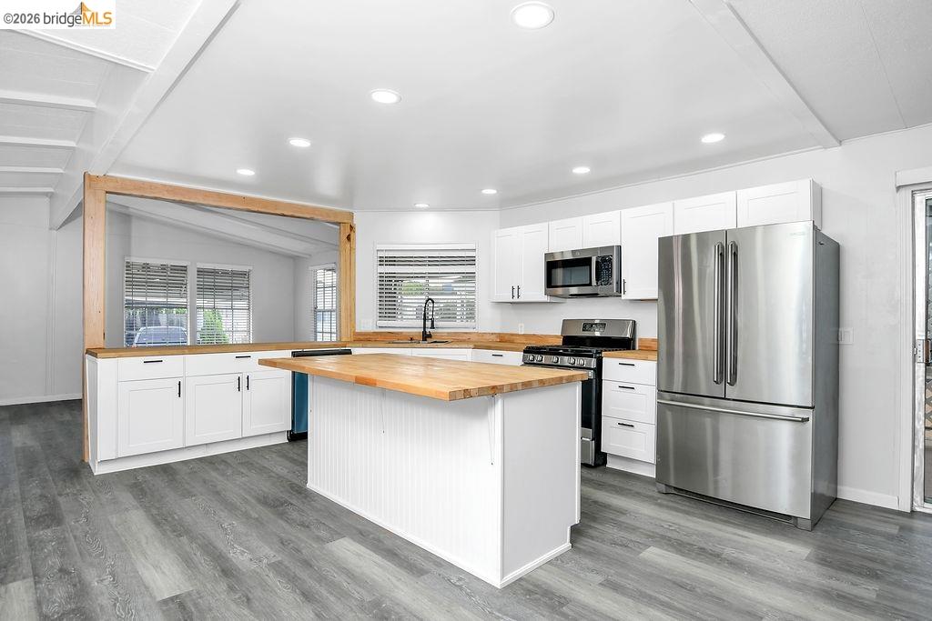 Detail Gallery Image 8 of 19 For 1 Mark Lane, Antioch,  CA 94509 - 2 Beds | 2 Baths