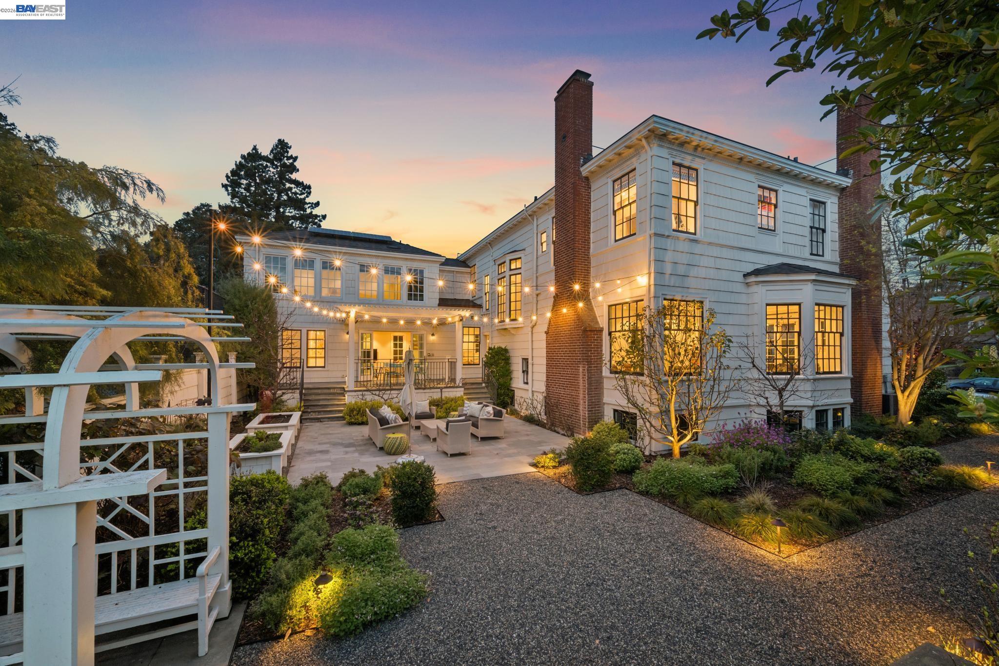 1121 BAY STREET, Alameda, CA, 94501