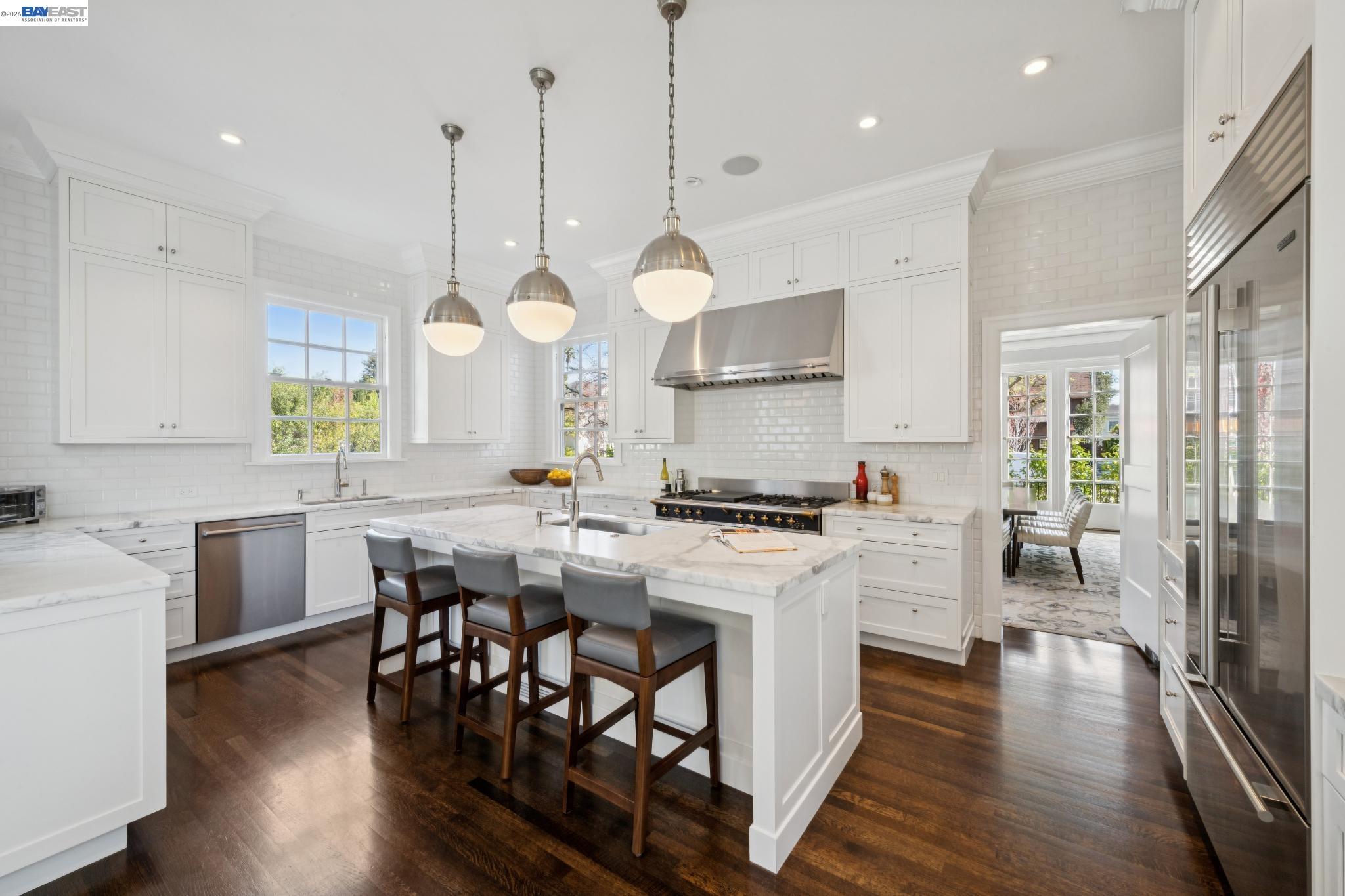 1121 BAY STREET, Alameda, CA, 94501