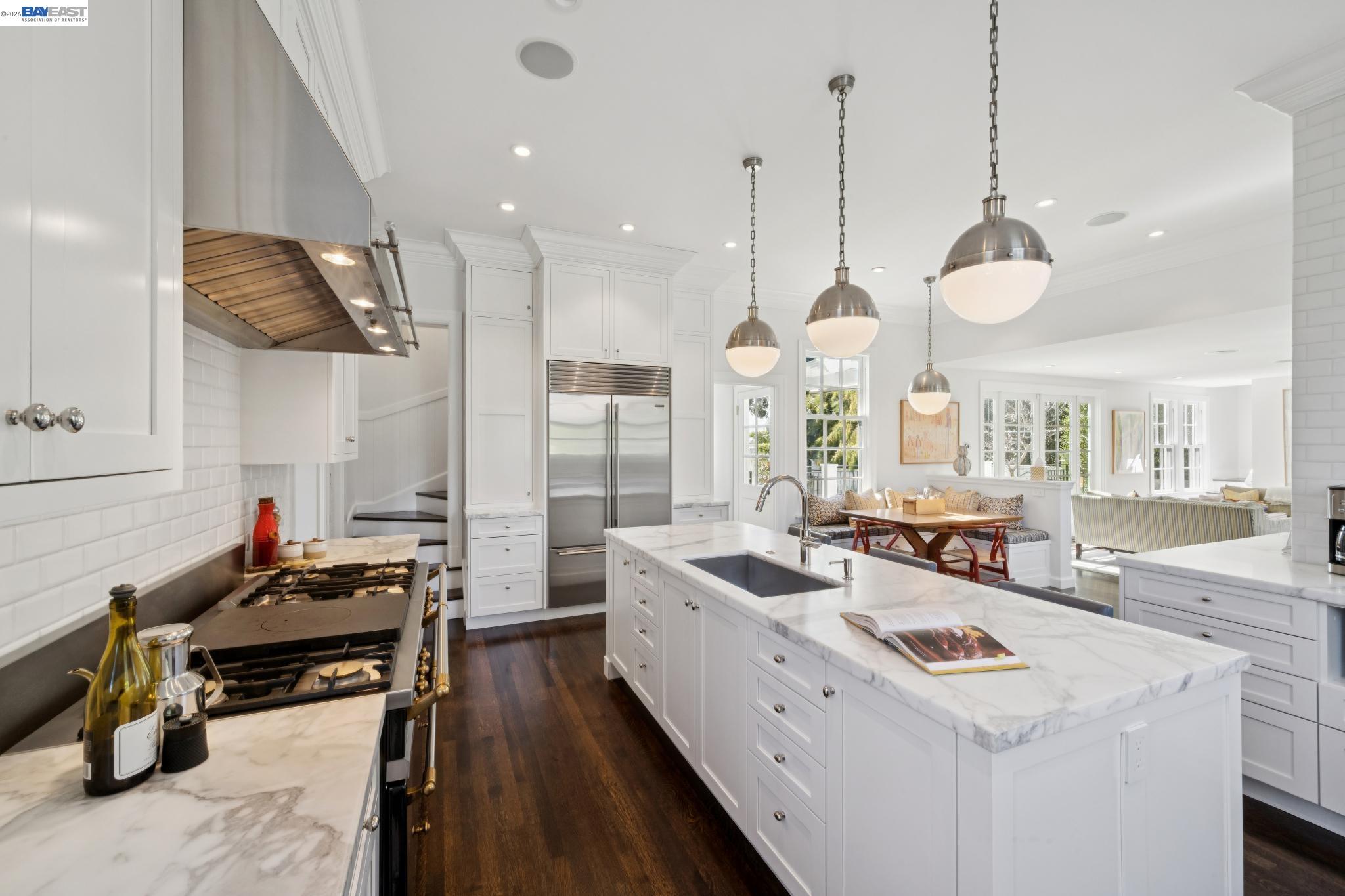 1121 BAY STREET, Alameda, CA, 94501