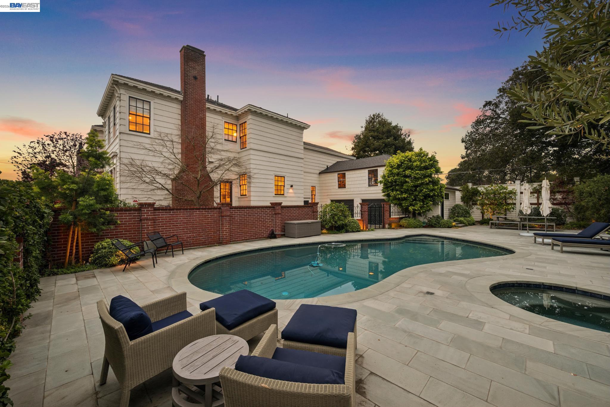 1121 BAY STREET, Alameda, CA, 94501
