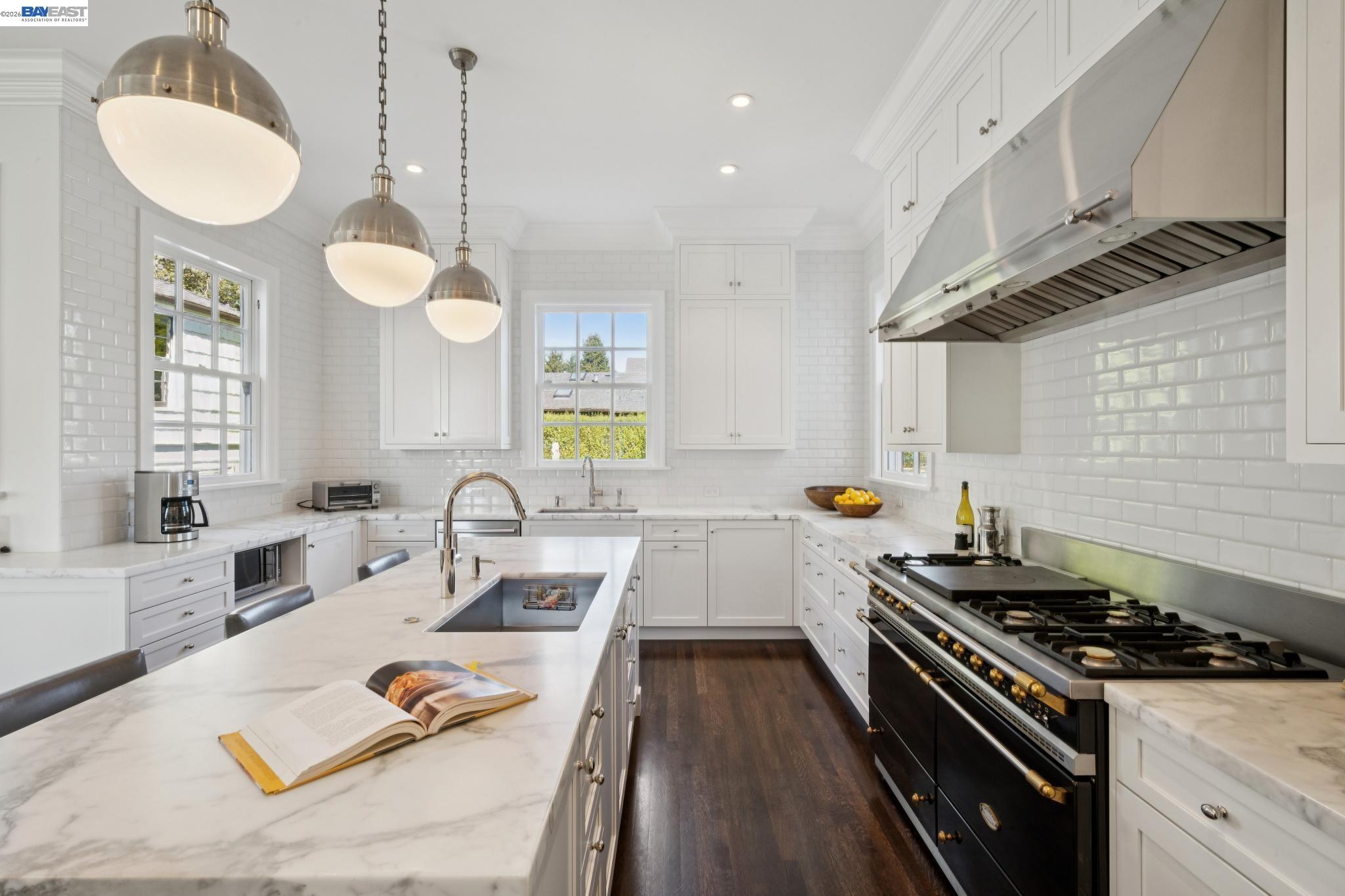 1121 BAY STREET, Alameda, CA, 94501
