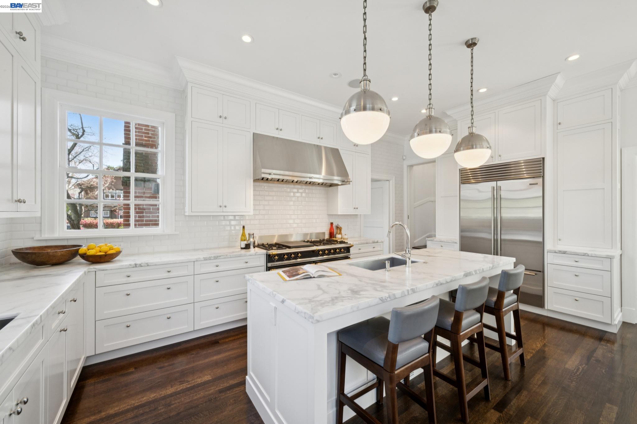 1121 BAY STREET, Alameda, CA, 94501
