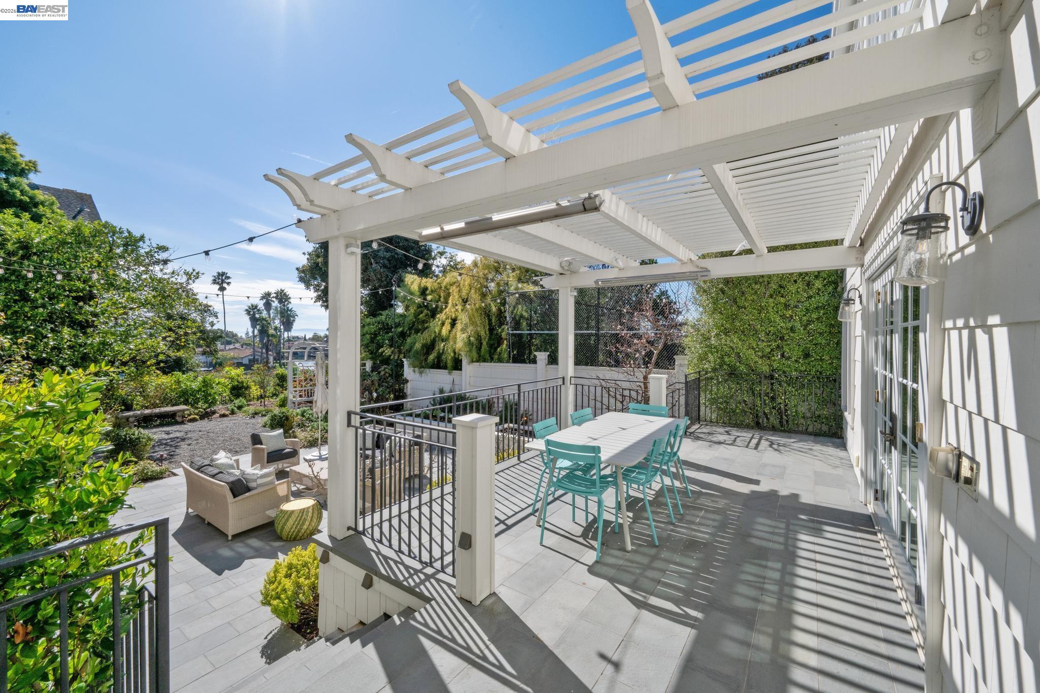 1121 BAY STREET, Alameda, CA, 94501