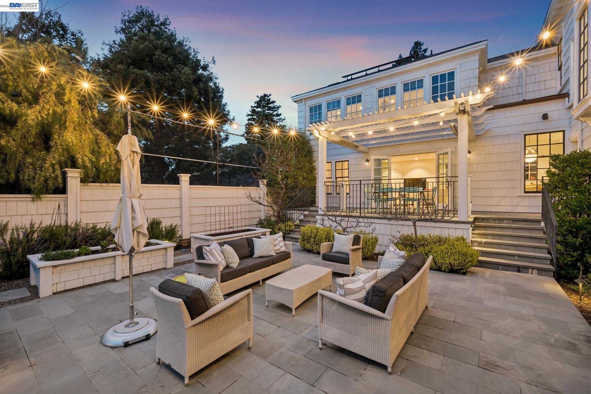 1121 BAY STREET, Alameda, CA, 94501