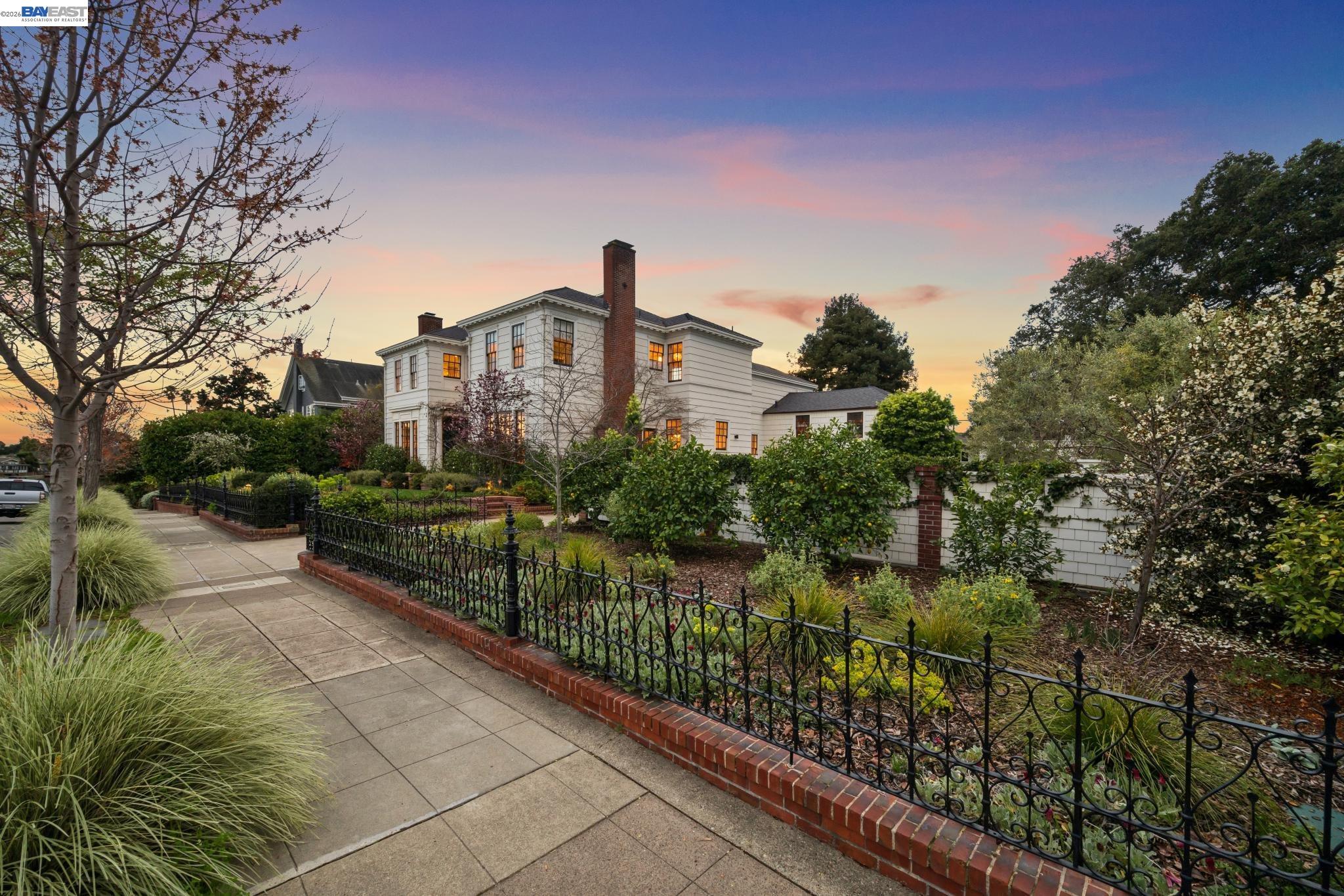 1121 BAY STREET, Alameda, CA, 94501