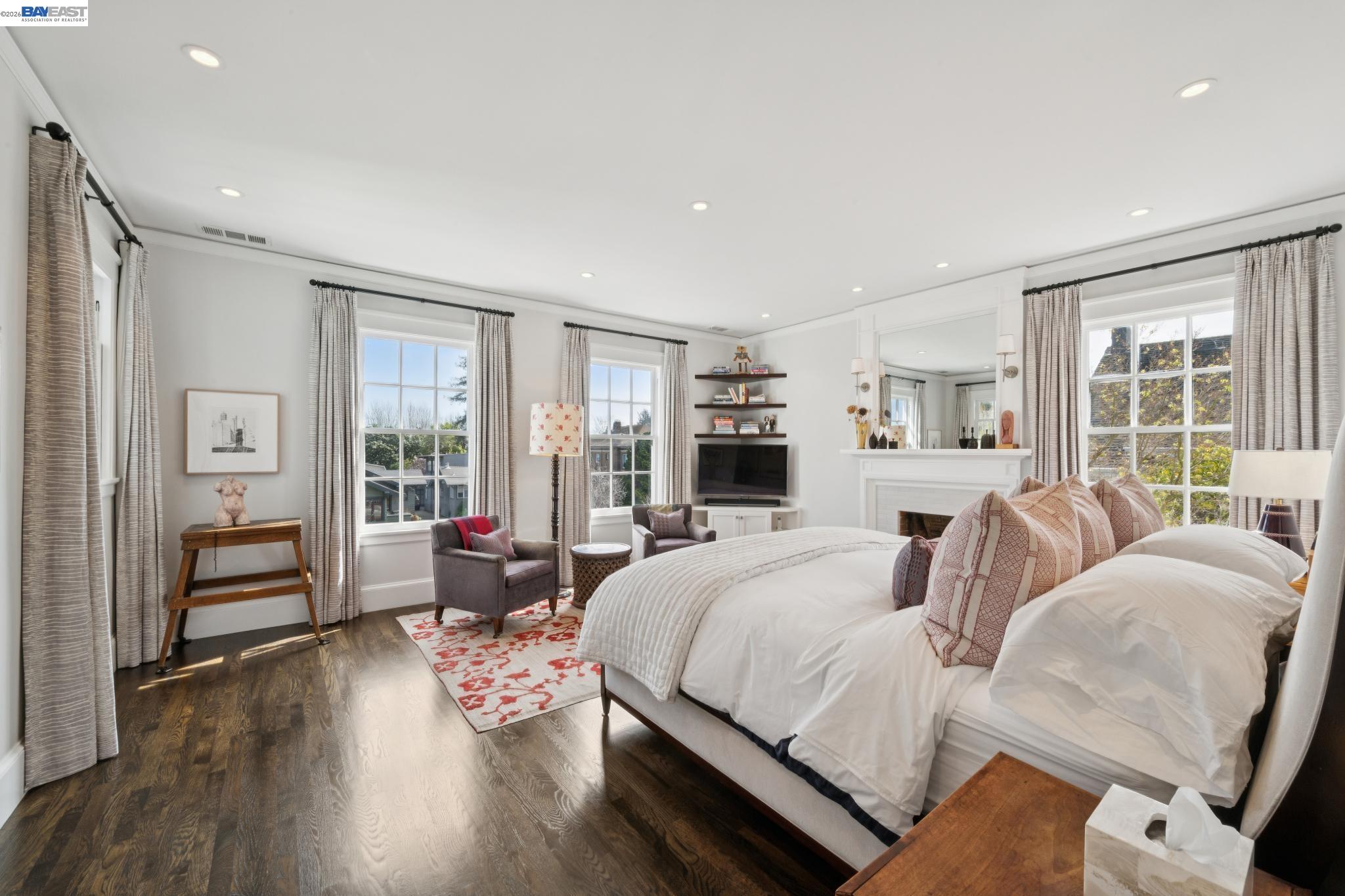 1121 BAY STREET, Alameda, CA, 94501