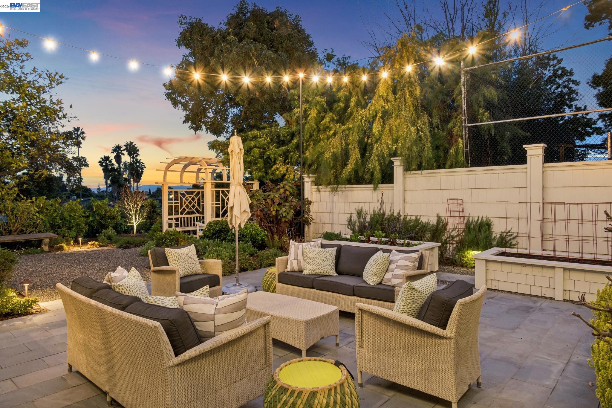 1121 BAY STREET, Alameda, CA, 94501