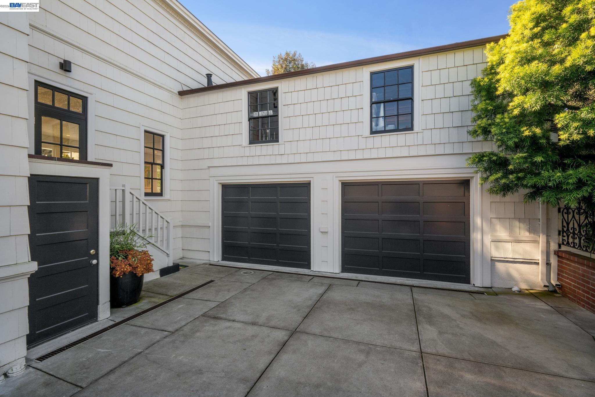 1121 BAY STREET, Alameda, CA, 94501