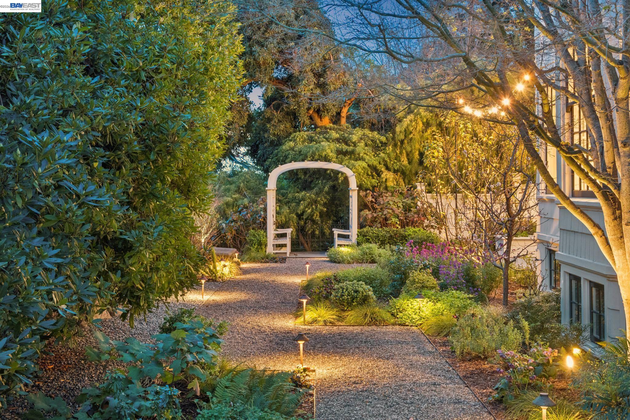 1121 BAY STREET, Alameda, CA, 94501