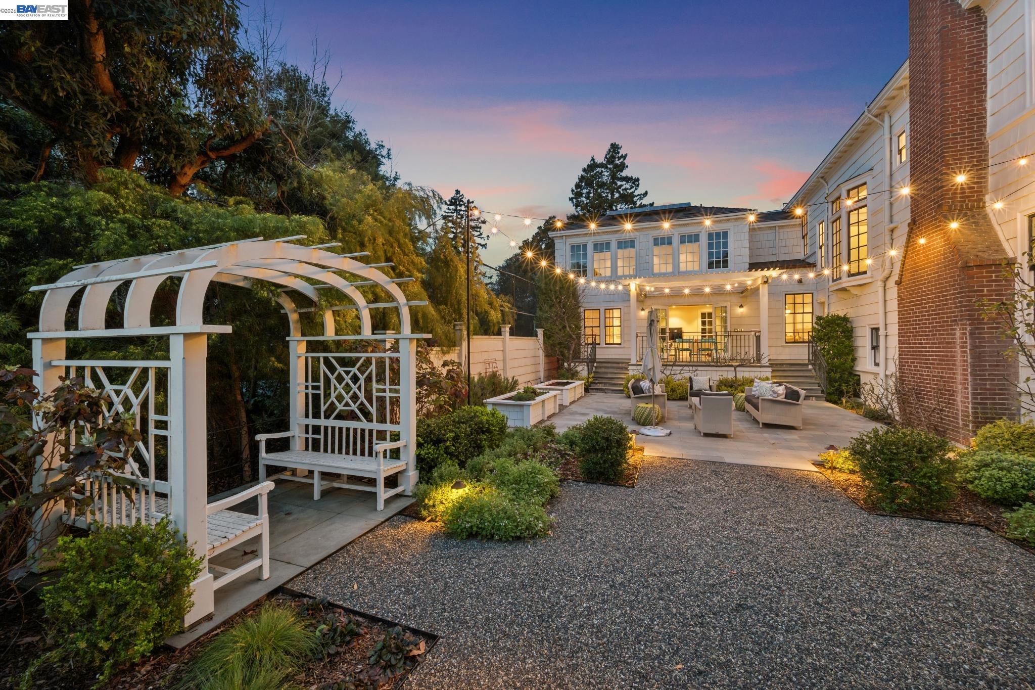 1121 BAY STREET, Alameda, CA, 94501
