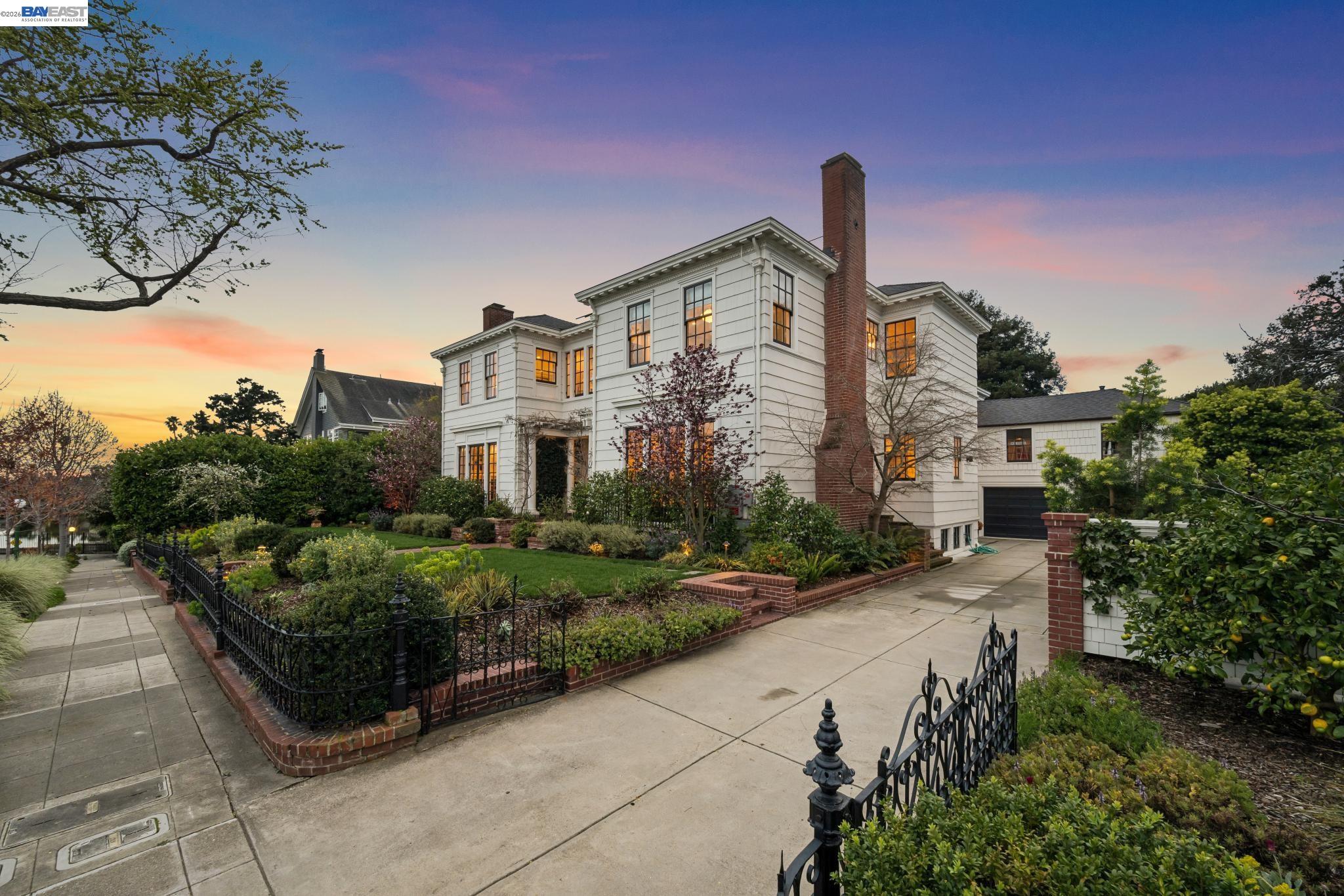 1121 BAY STREET, Alameda, CA, 94501