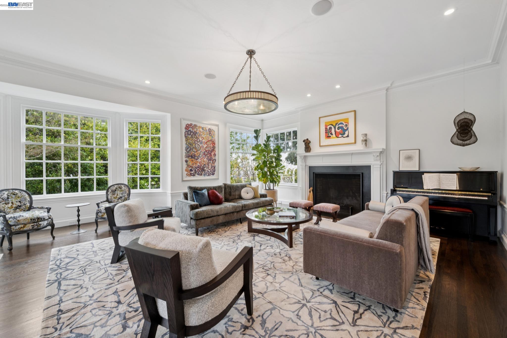 1121 BAY STREET, Alameda, CA, 94501