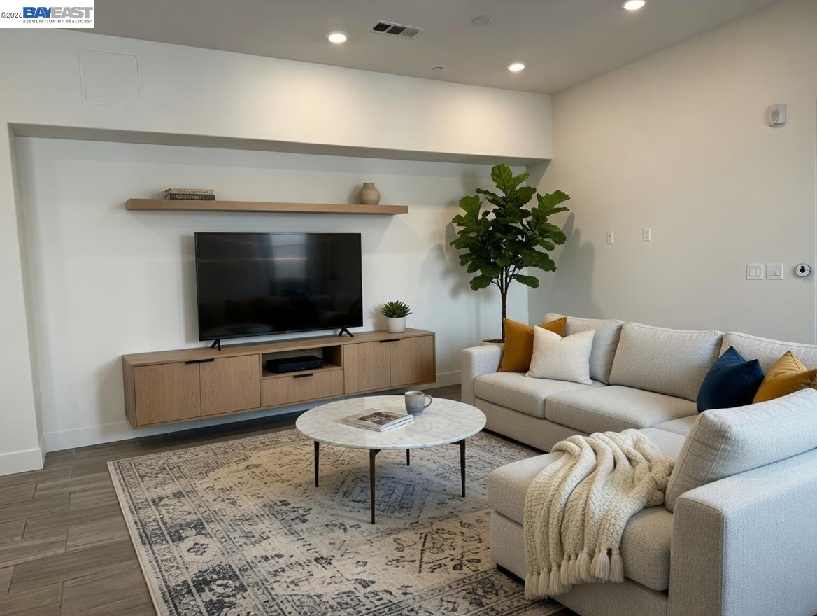 Detail Gallery Image 3 of 51 For 1625 Delano St #31,  Milpitas,  CA 95035 - 3 Beds | 2/1 Baths