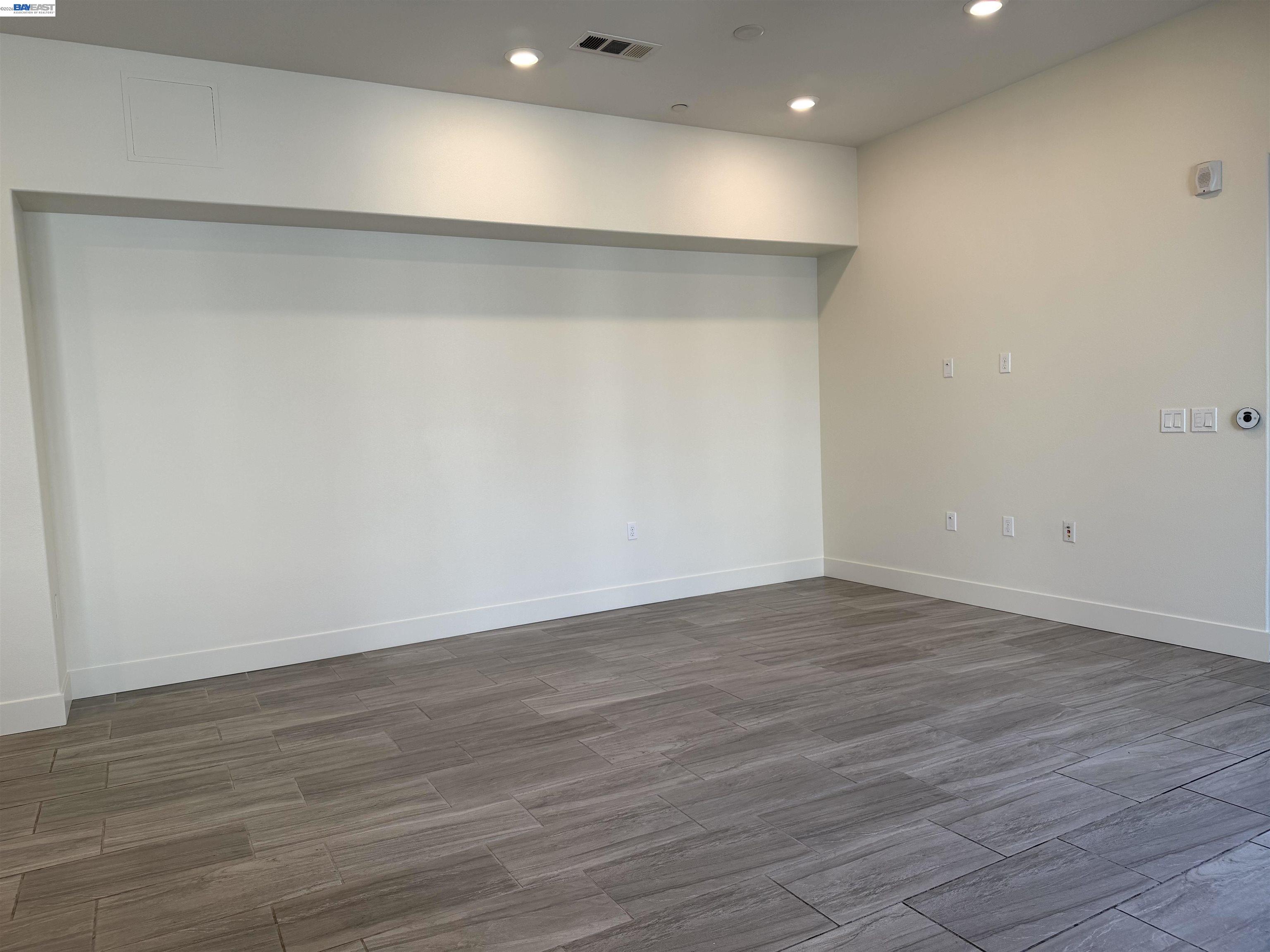 Detail Gallery Image 4 of 51 For 1625 Delano St #31,  Milpitas,  CA 95035 - 3 Beds | 2/1 Baths