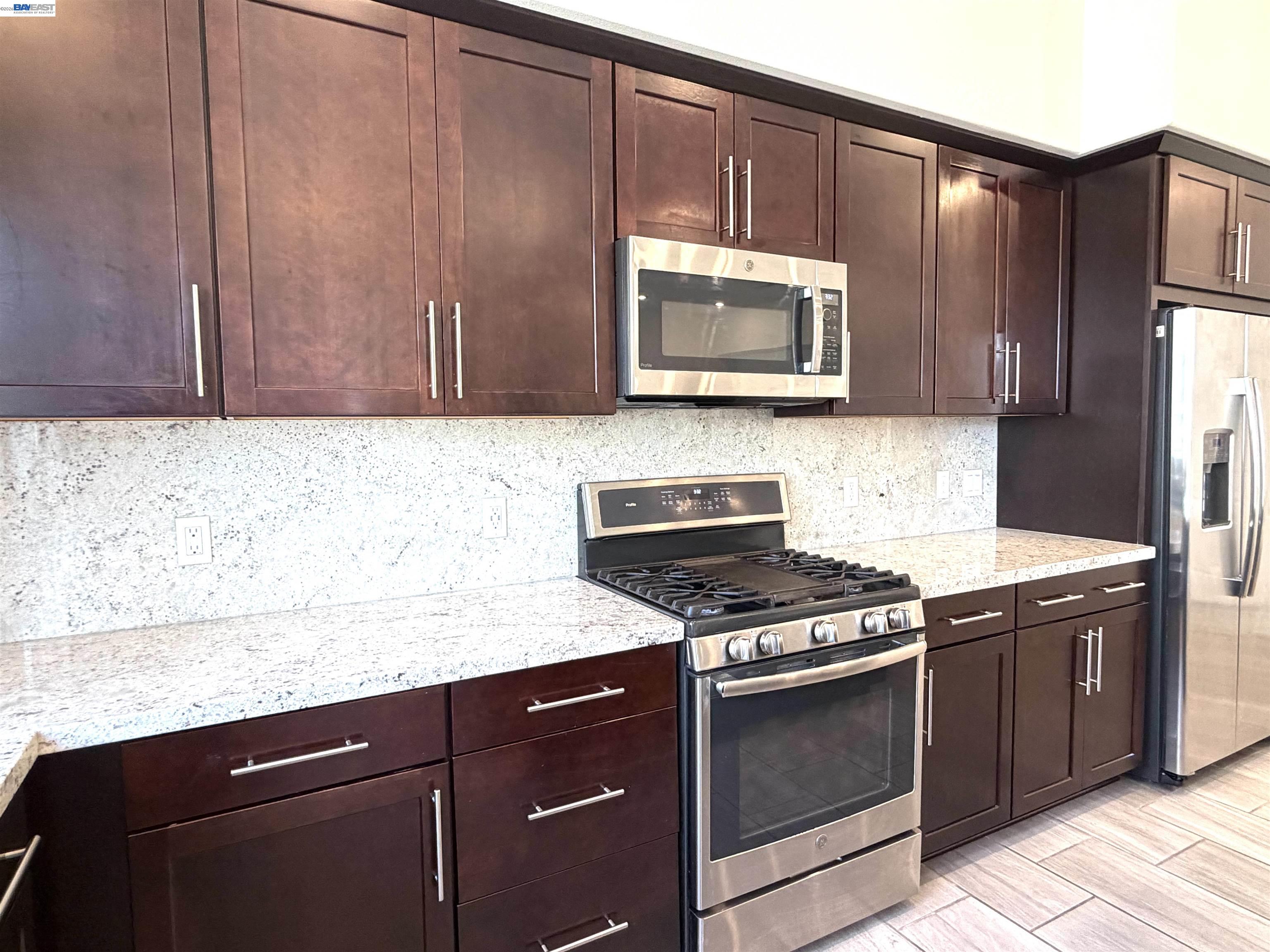 Detail Gallery Image 7 of 51 For 1625 Delano St #31,  Milpitas,  CA 95035 - 3 Beds | 2/1 Baths