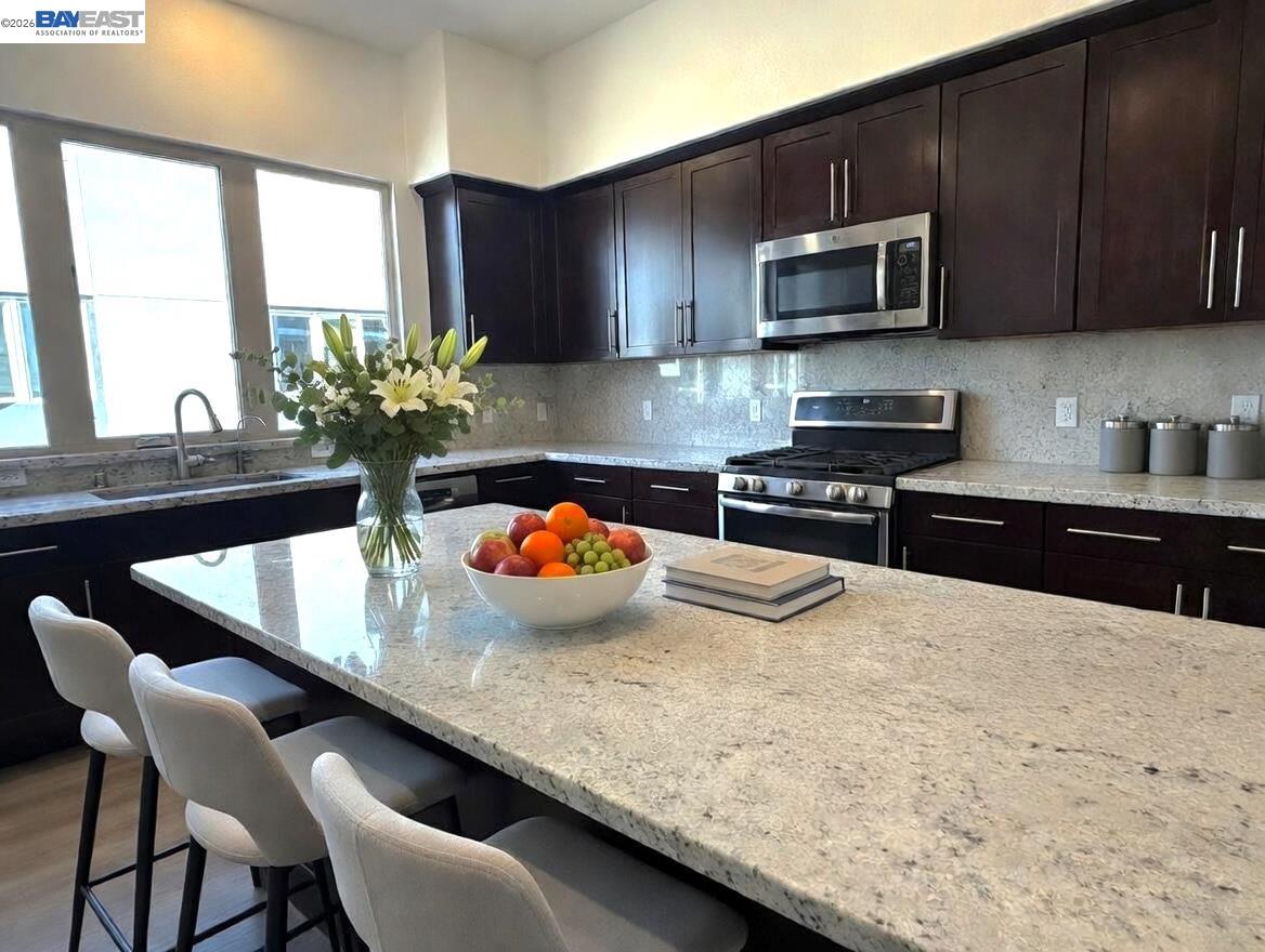 Detail Gallery Image 8 of 51 For 1625 Delano St #31,  Milpitas,  CA 95035 - 3 Beds | 2/1 Baths