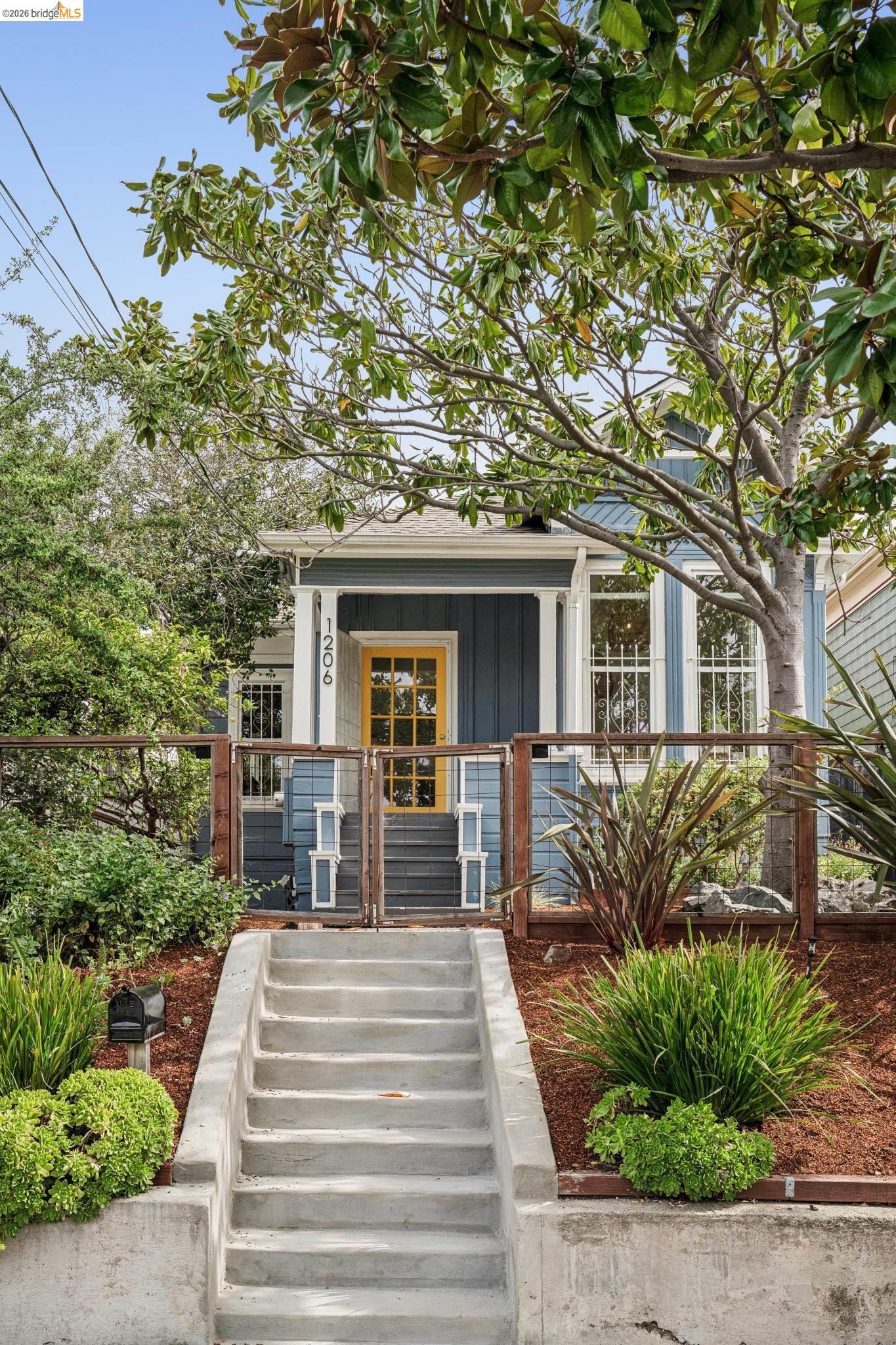 Detail Gallery Image 2 of 44 For 1206 E 22nd St, Oakland,  CA 94606 - 3 Beds | 1 Baths